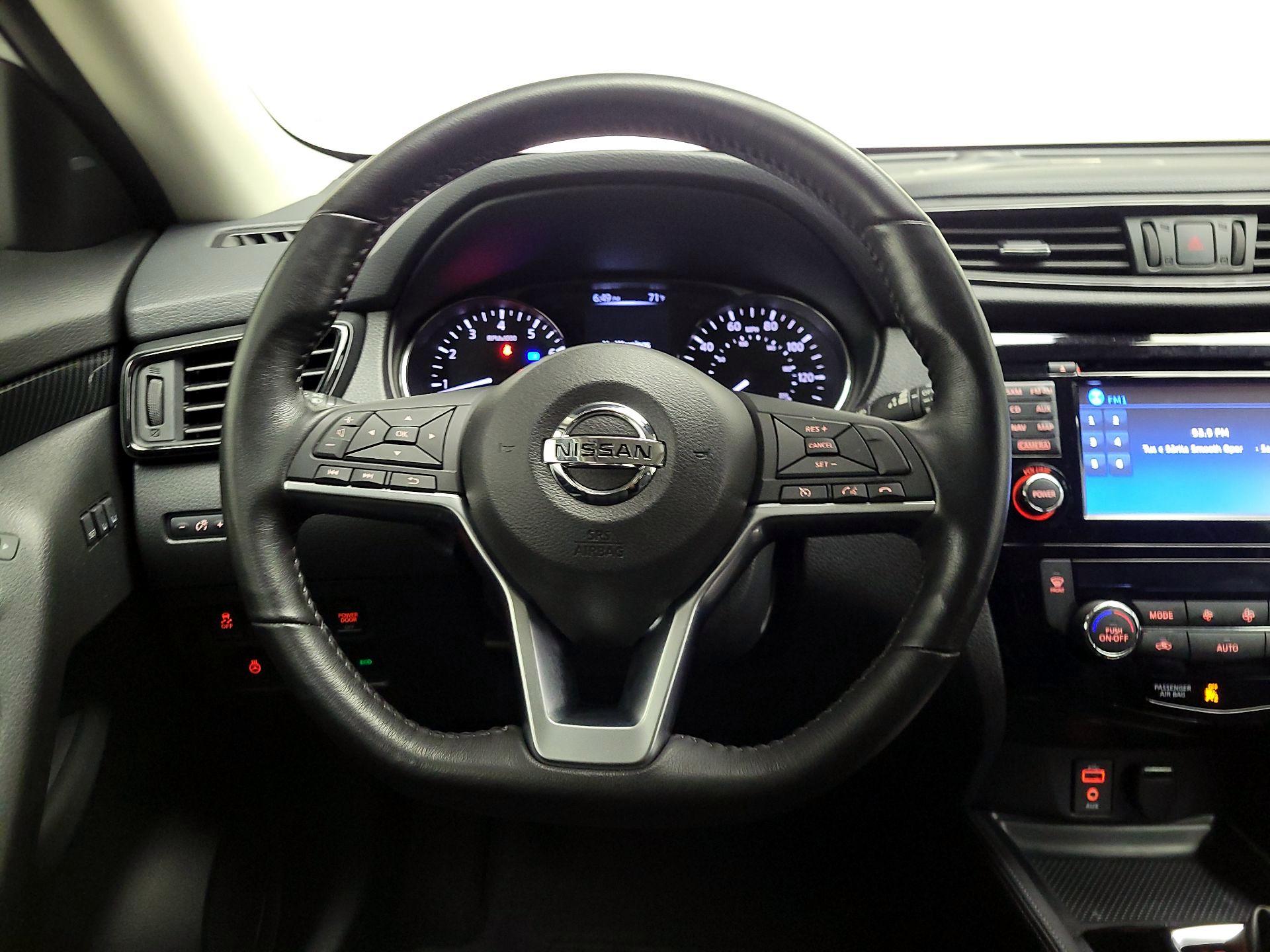 Thumbnail: 2017 Nissan Rogue - 10