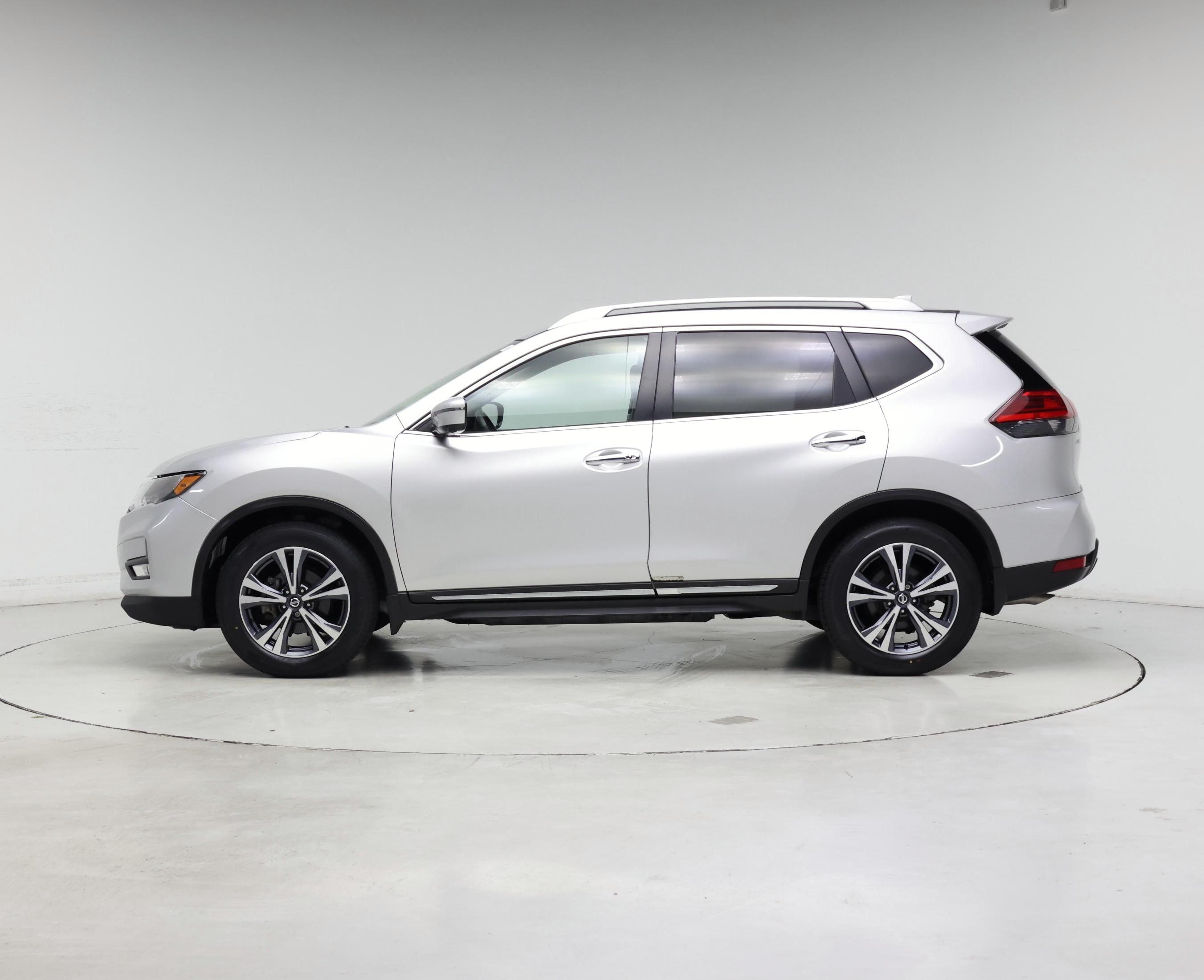 Thumbnail: 2017 Nissan Rogue - 3