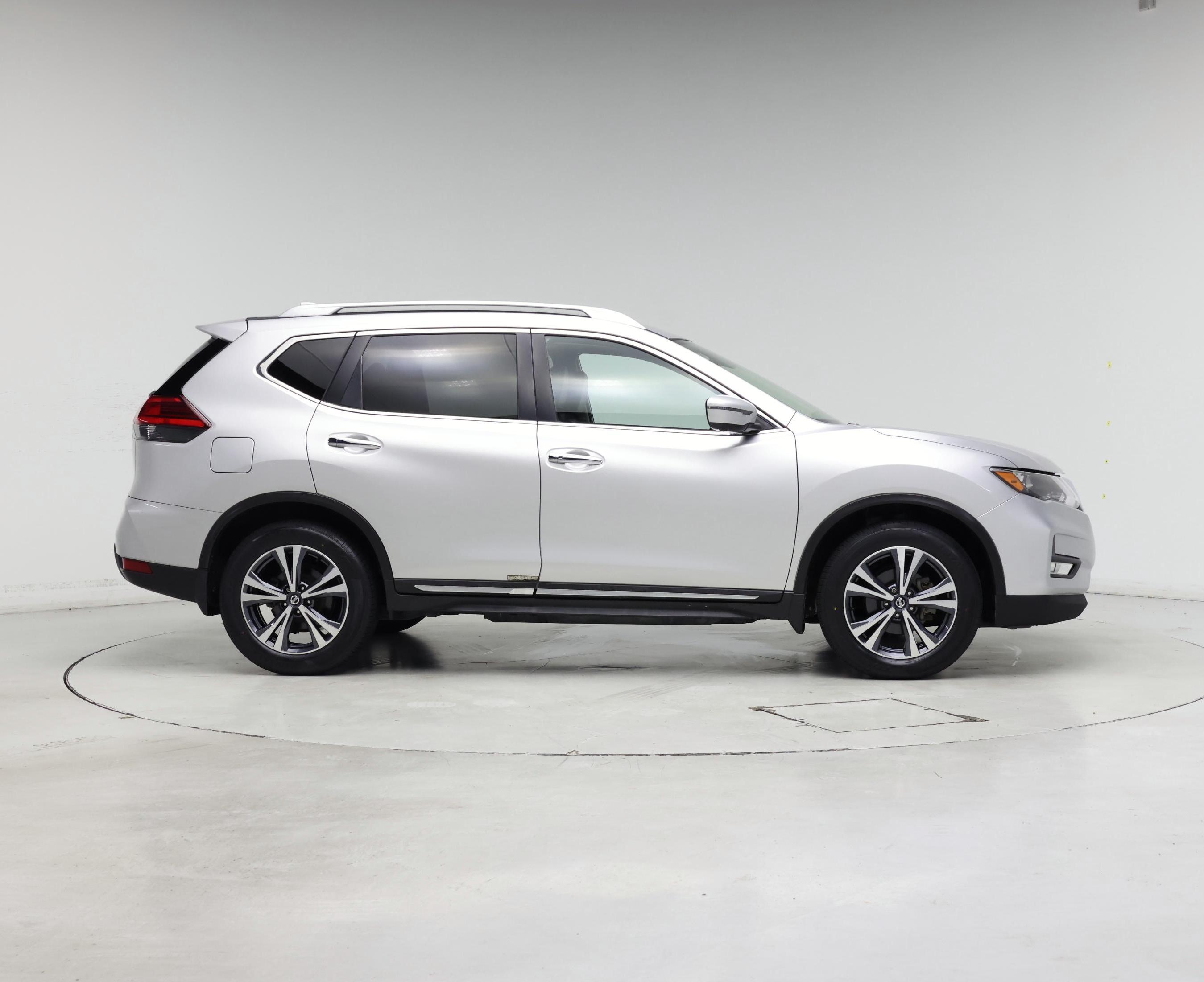 Thumbnail: 2017 Nissan Rogue - 7