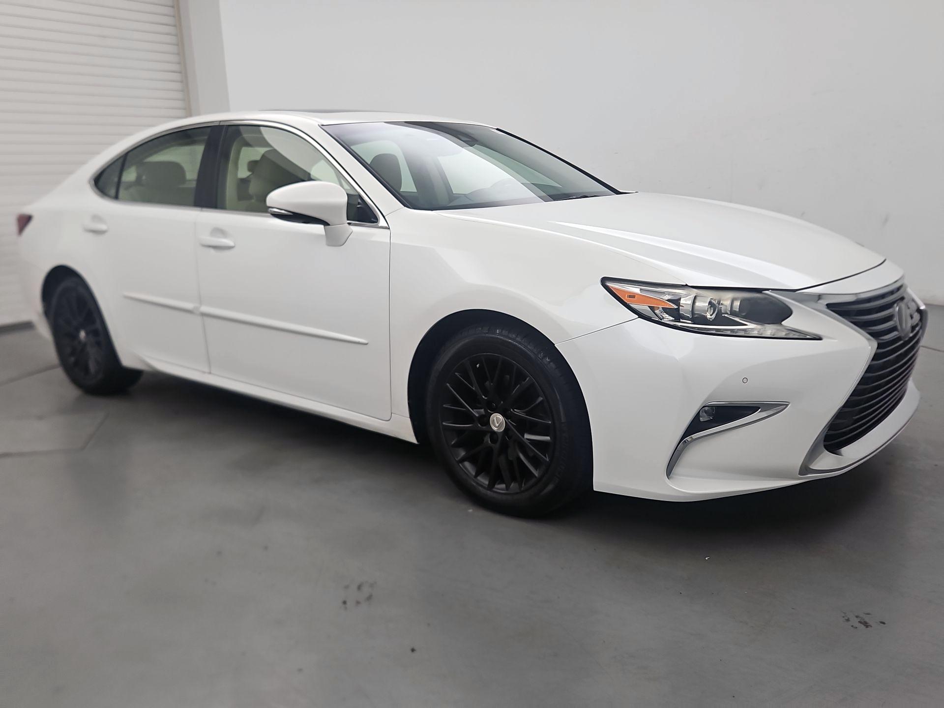 Thumbnail: 2016 Lexus ES - 1