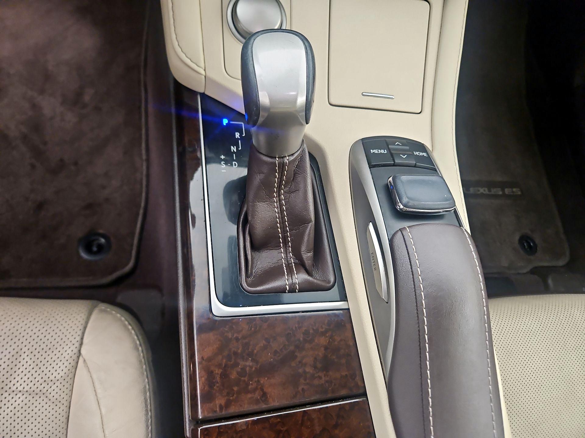 Thumbnail: 2016 Lexus ES - 15