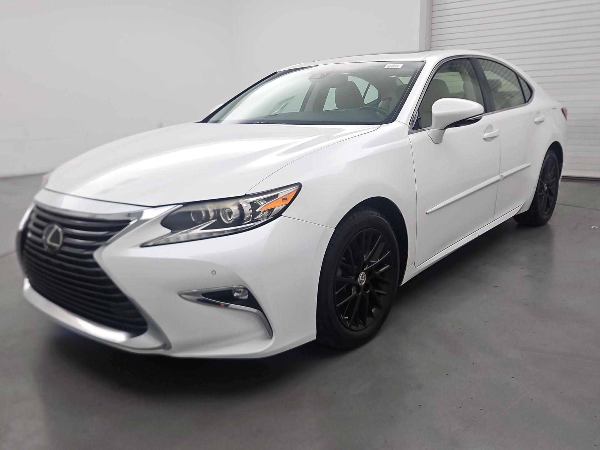 Thumbnail: 2016 Lexus ES - 3