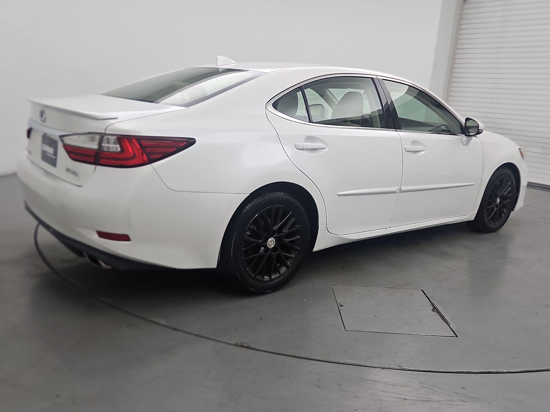 Thumbnail: 2016 Lexus ES - 5