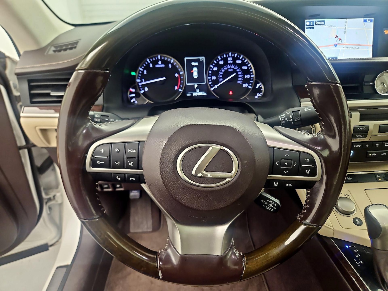 2016 Lexus ES 350 - Photo 9