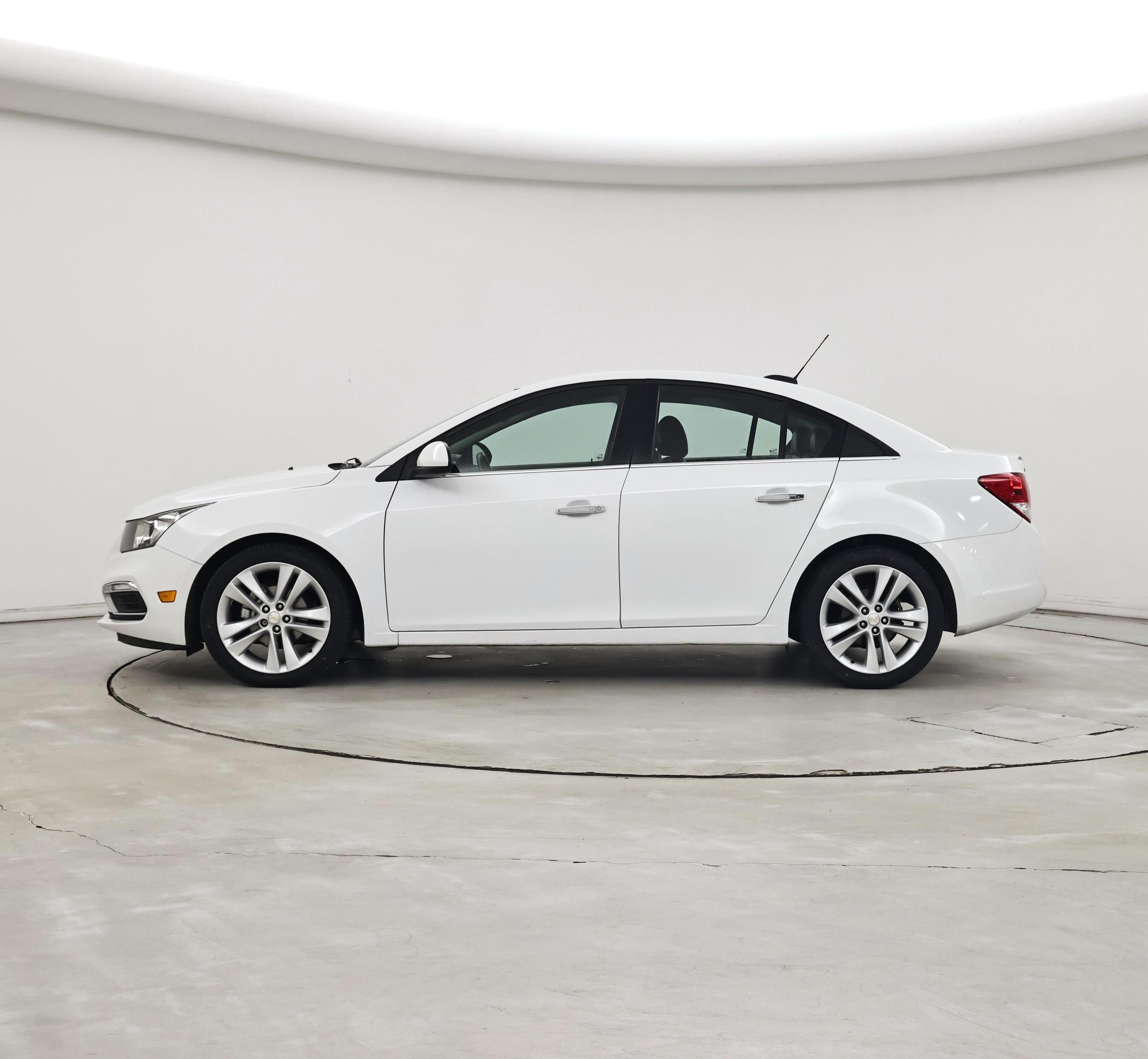 Thumbnail: 2016 Chevrolet Cruze - 3
