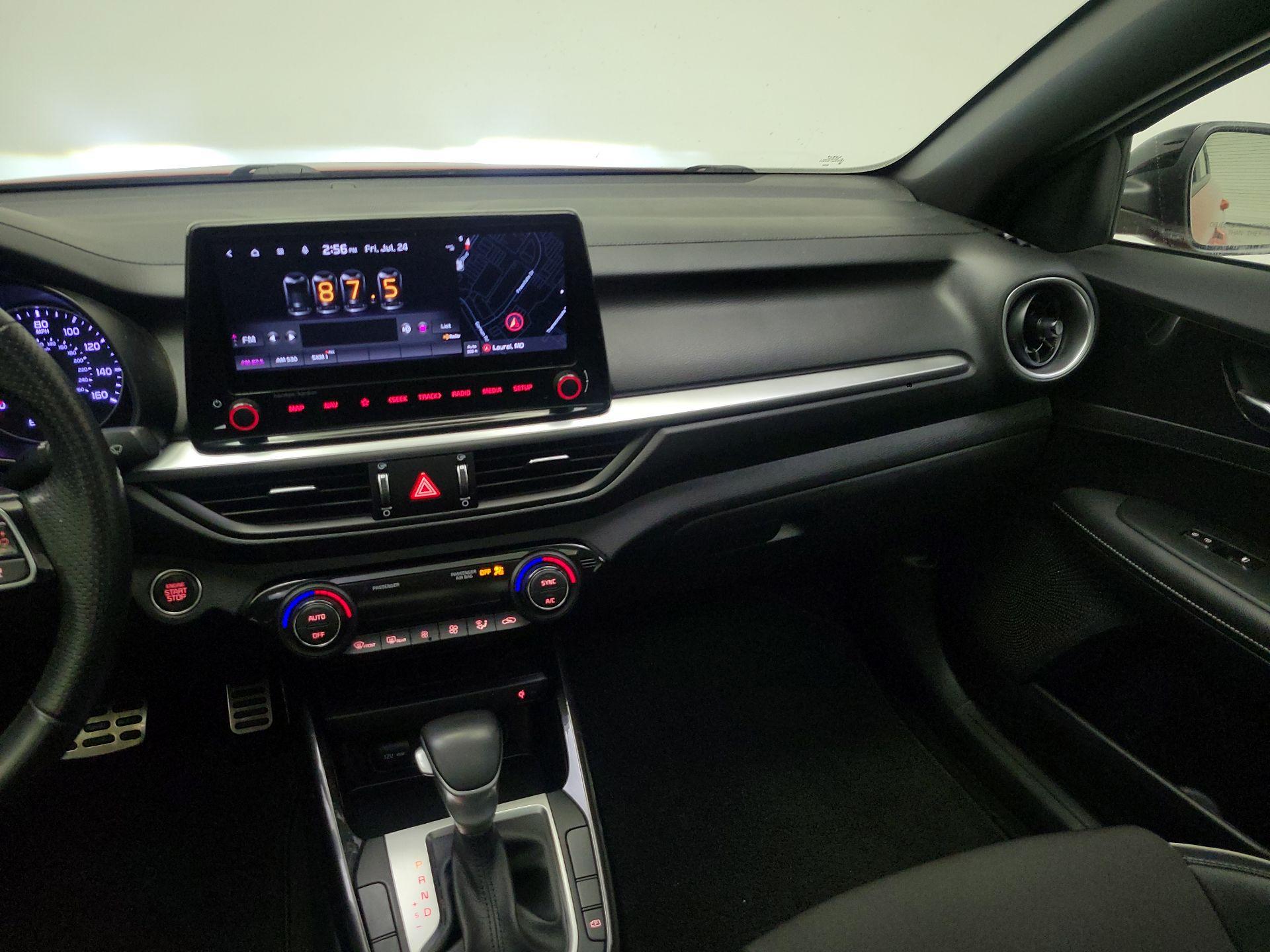 Thumbnail: 2022 Kia Forte - 9