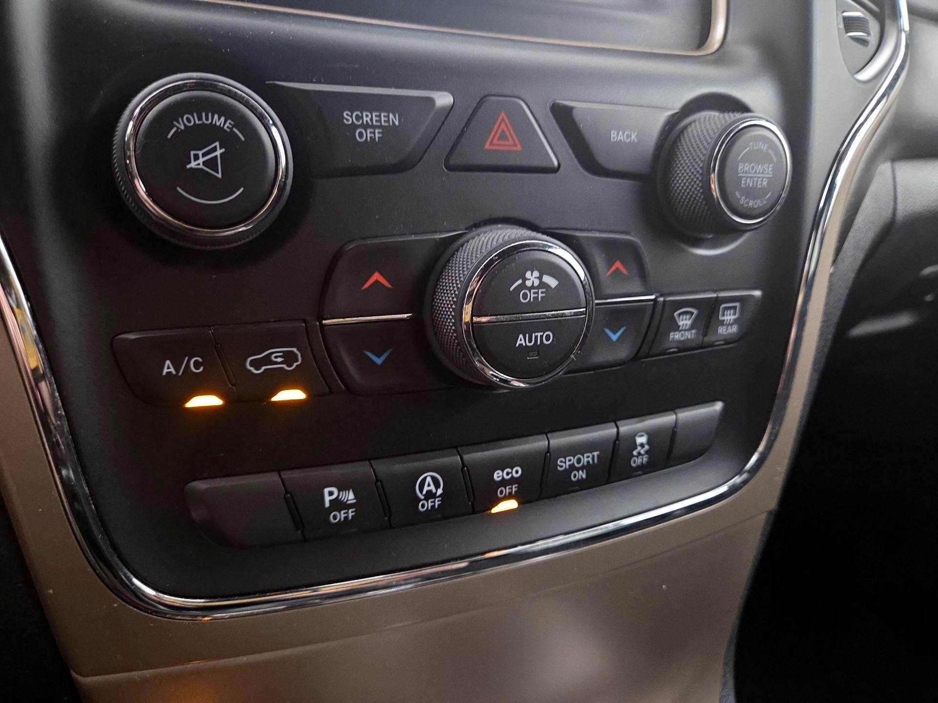 Thumbnail: 2016 Jeep Grand Cherokee - 16
