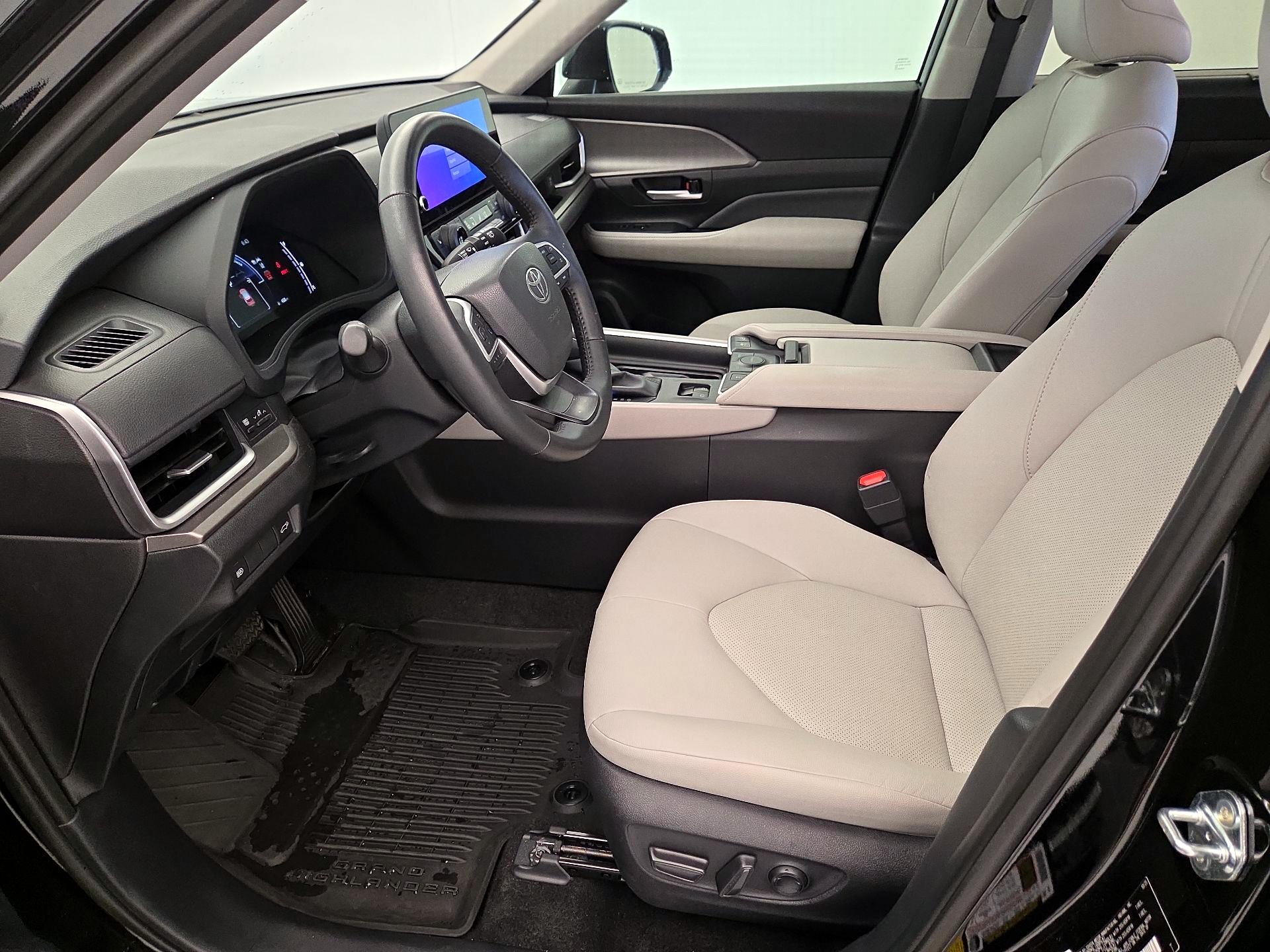 Thumbnail: 2026 Toyota Highlander - 11