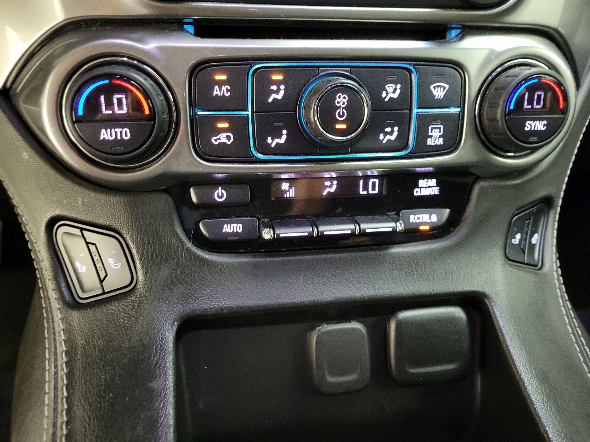 Thumbnail: 2018 Chevrolet Suburban - 17