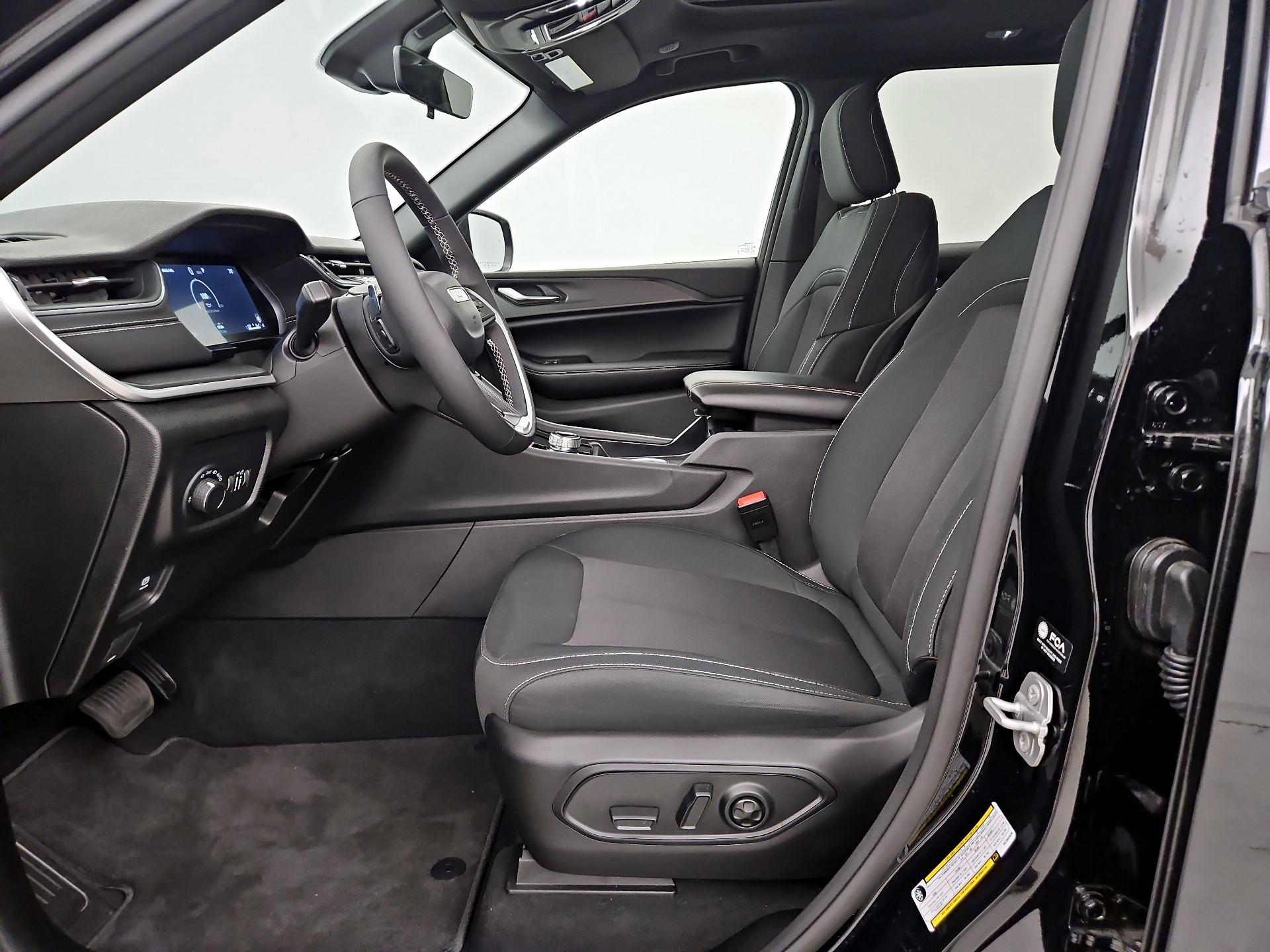 Thumbnail: 2025 Jeep Grand Cherokee - 11