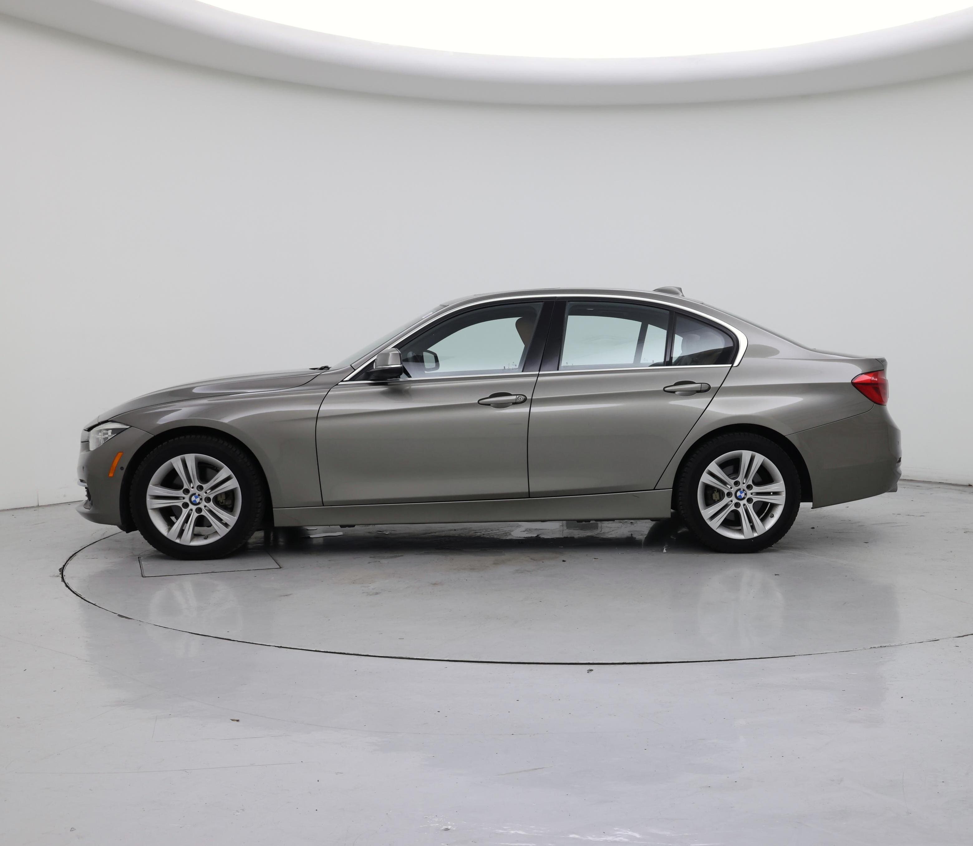 Thumbnail: 2016 BMW 3 Series - 3