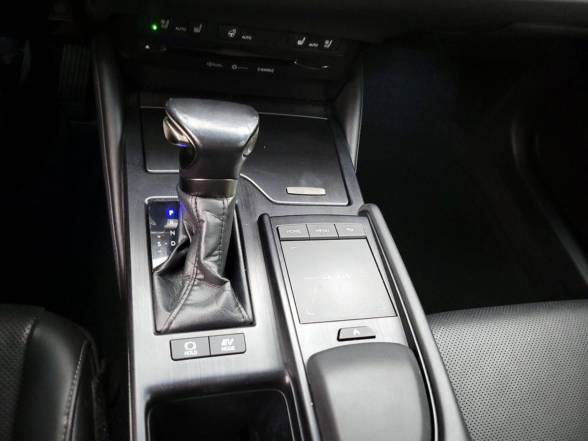 Thumbnail: 2022 Lexus ES - 17