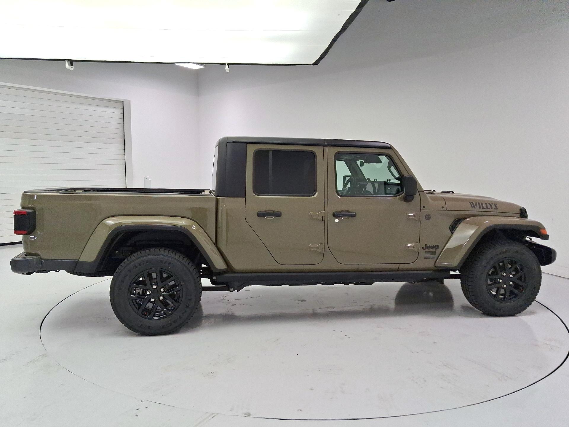 Thumbnail: 2025 Jeep Gladiator - 4