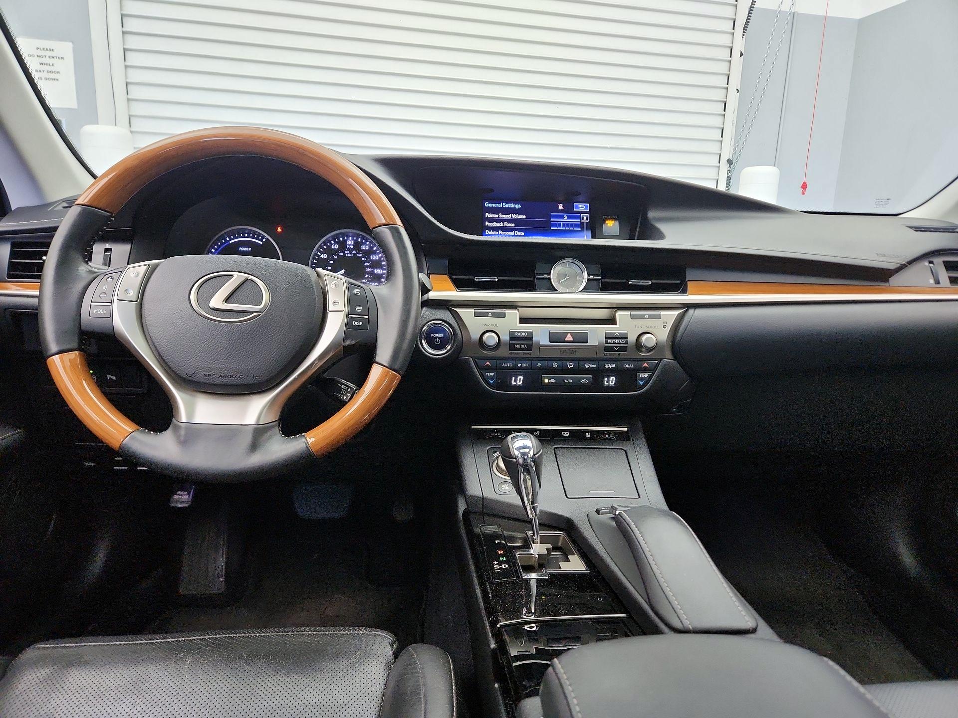 Thumbnail: 2015 Lexus ES - 9
