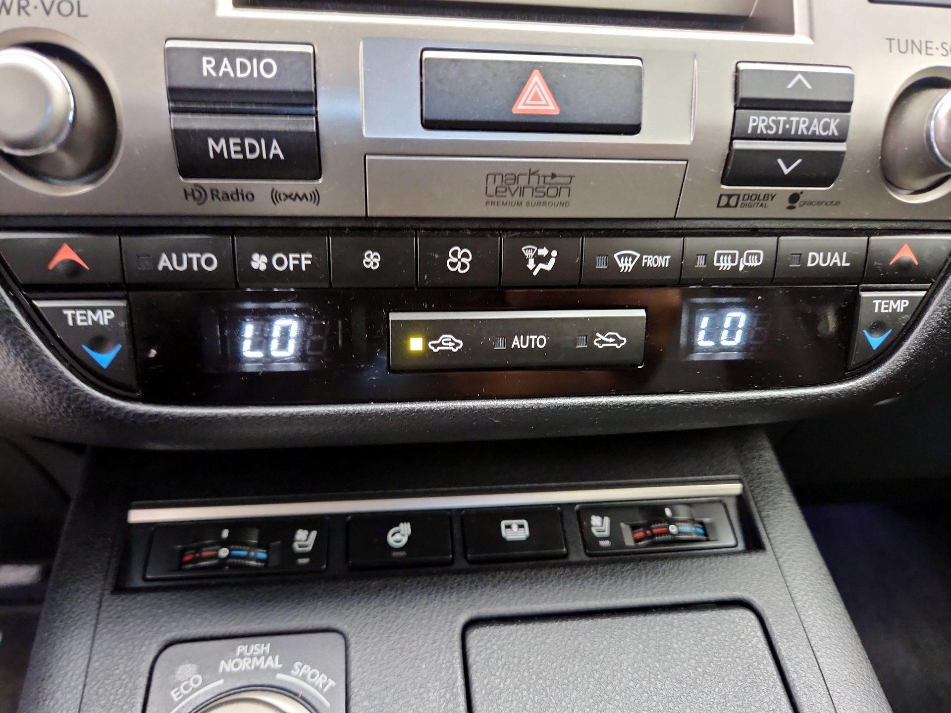 Thumbnail: 2015 Lexus ES - 16
