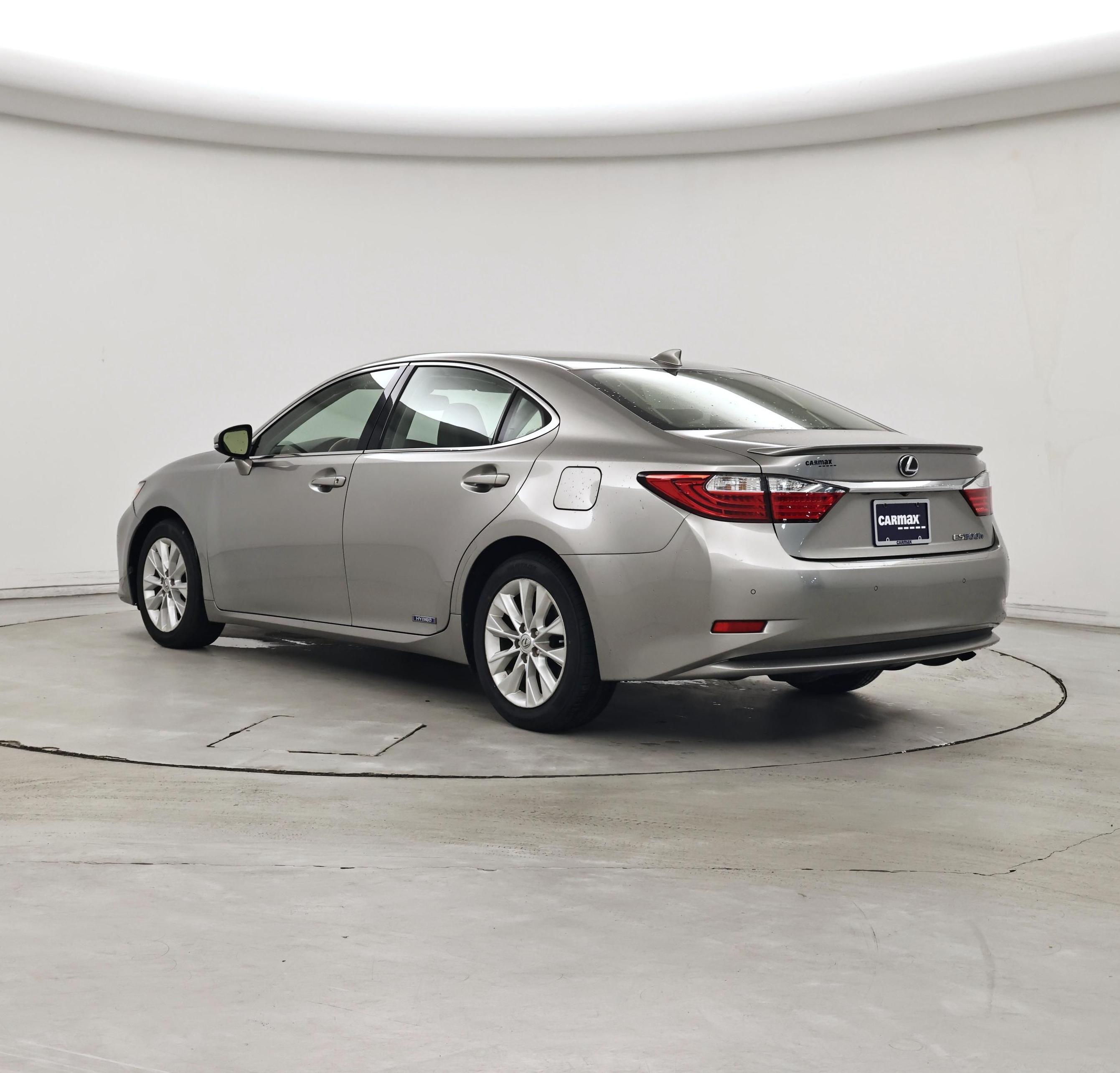 Thumbnail: 2015 Lexus ES - 2