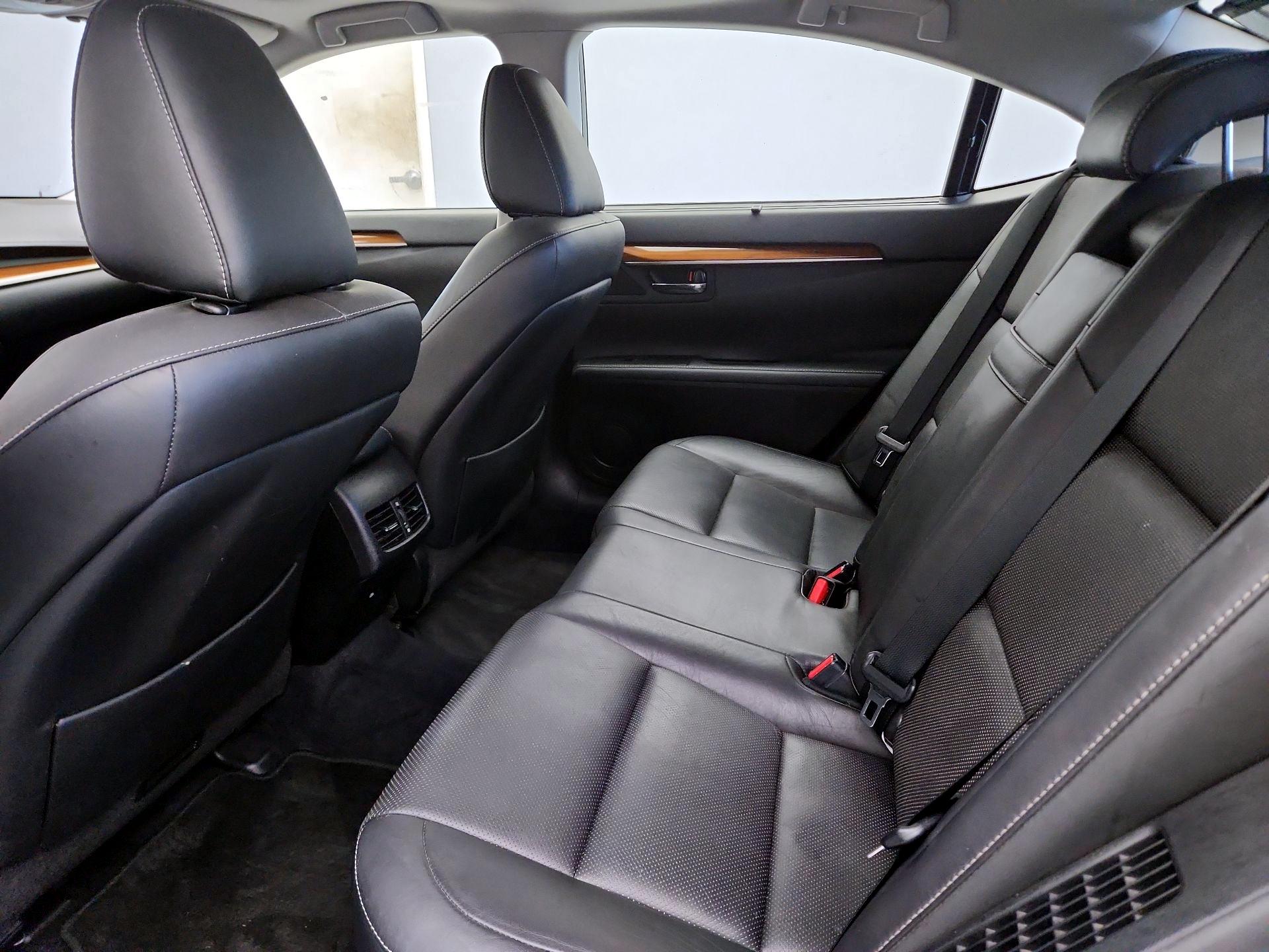 Thumbnail: 2015 Lexus ES - 19