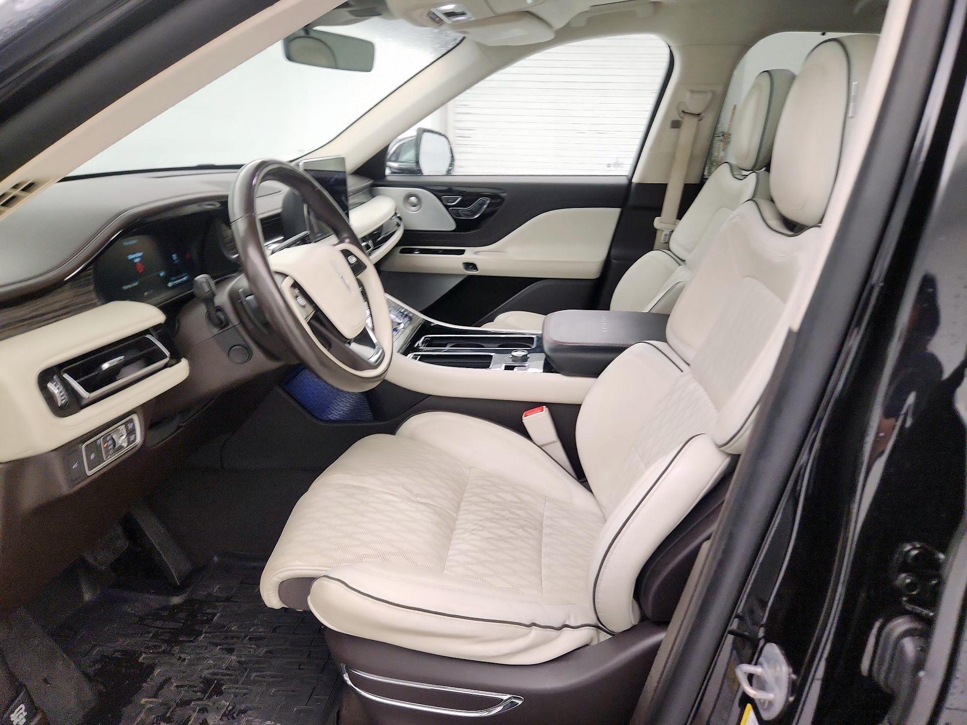 Thumbnail: 2020 Lincoln Aviator - 11