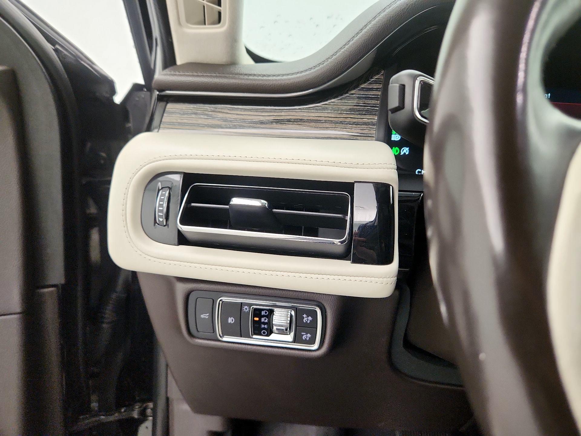 Thumbnail: 2020 Lincoln Aviator - 13