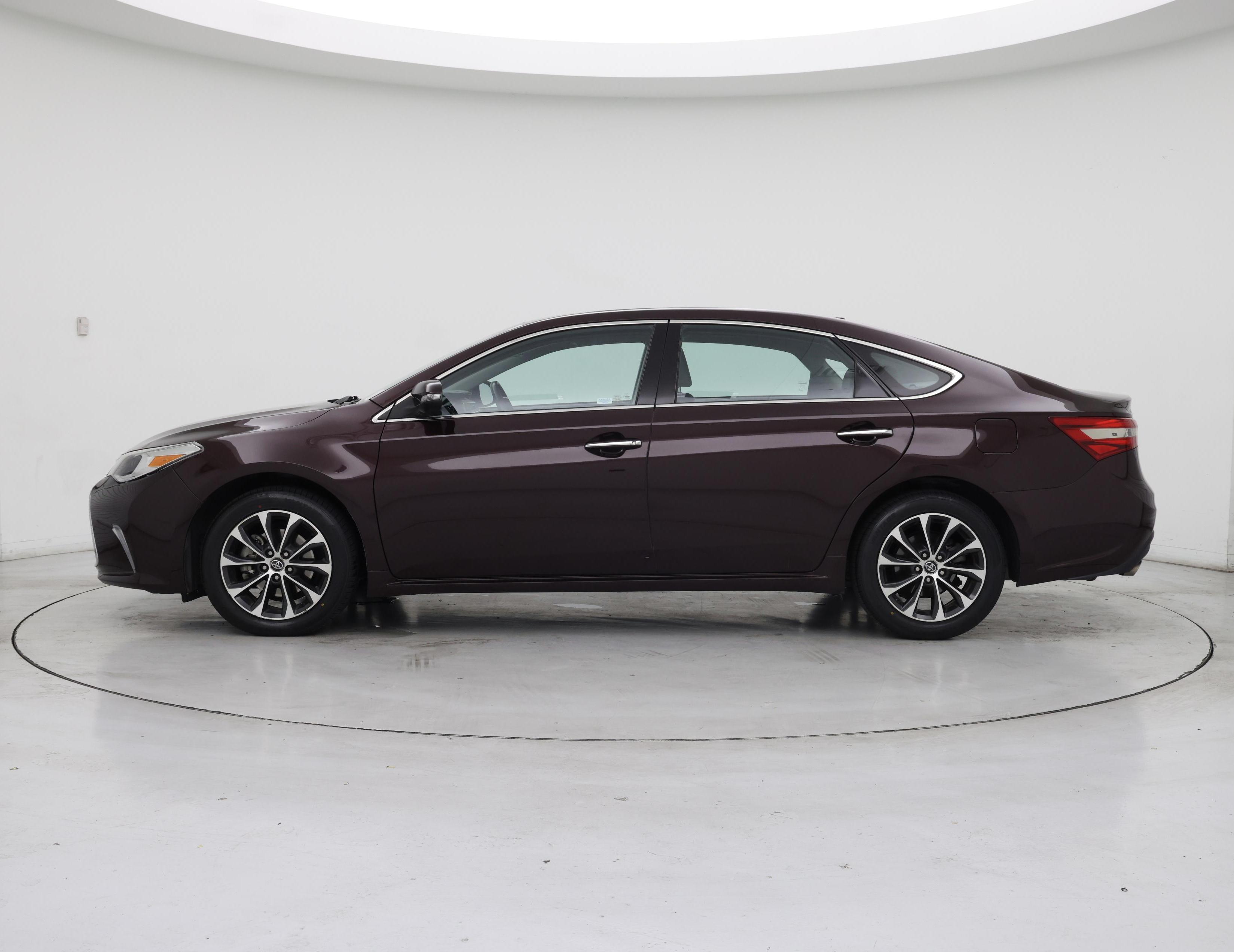 Thumbnail: 2017 Toyota Avalon - 3
