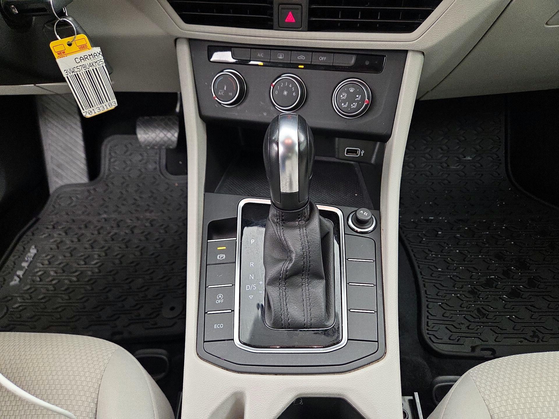 Thumbnail: 2019 Volkswagen Jetta - 17
