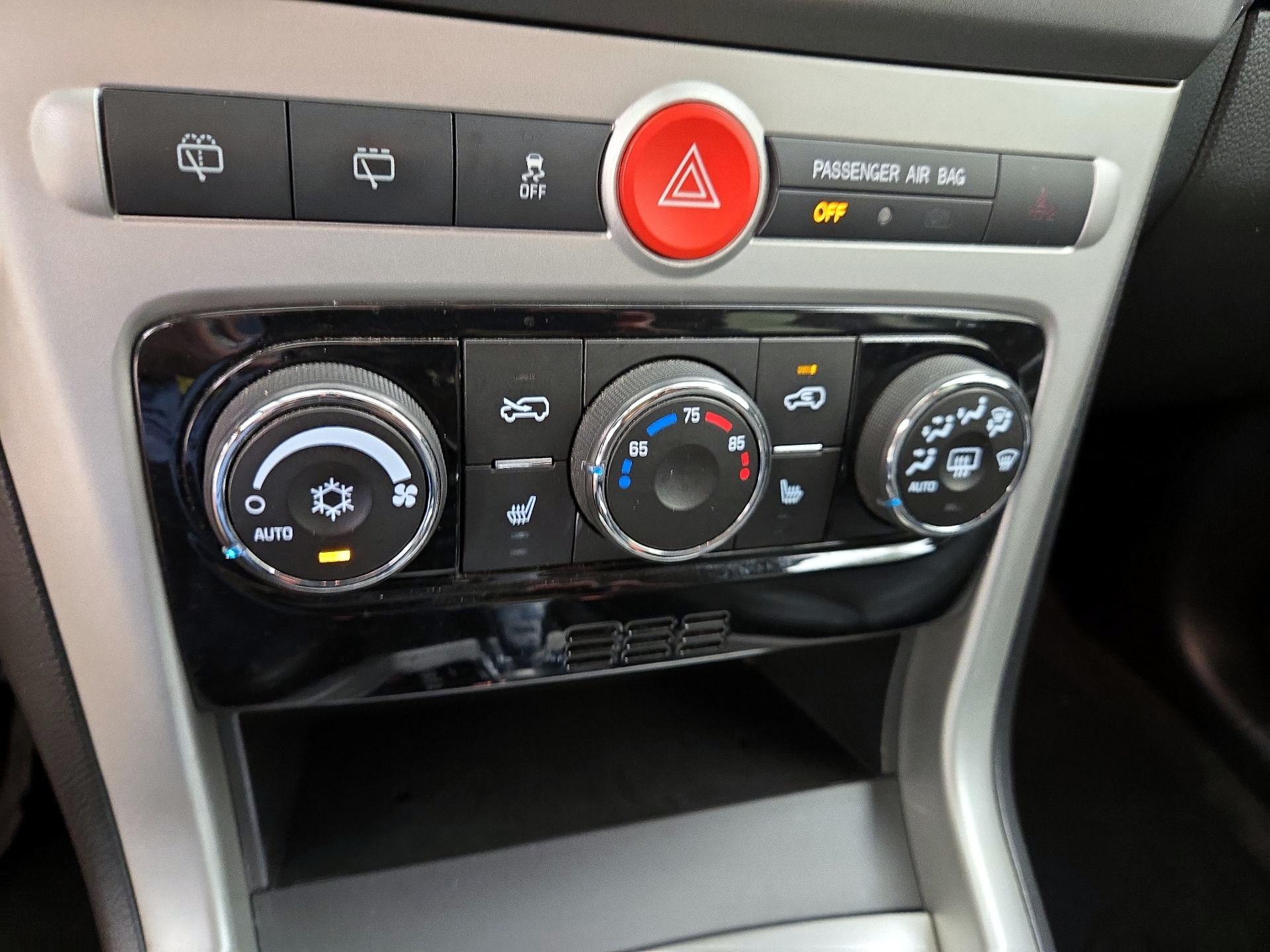 Thumbnail: 2014 Chevrolet Captiva Sport - 15