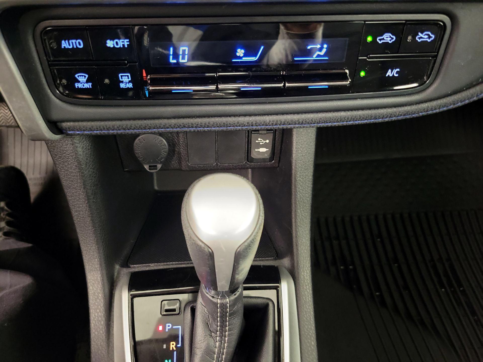 Thumbnail: 2017 Toyota Corolla - 16