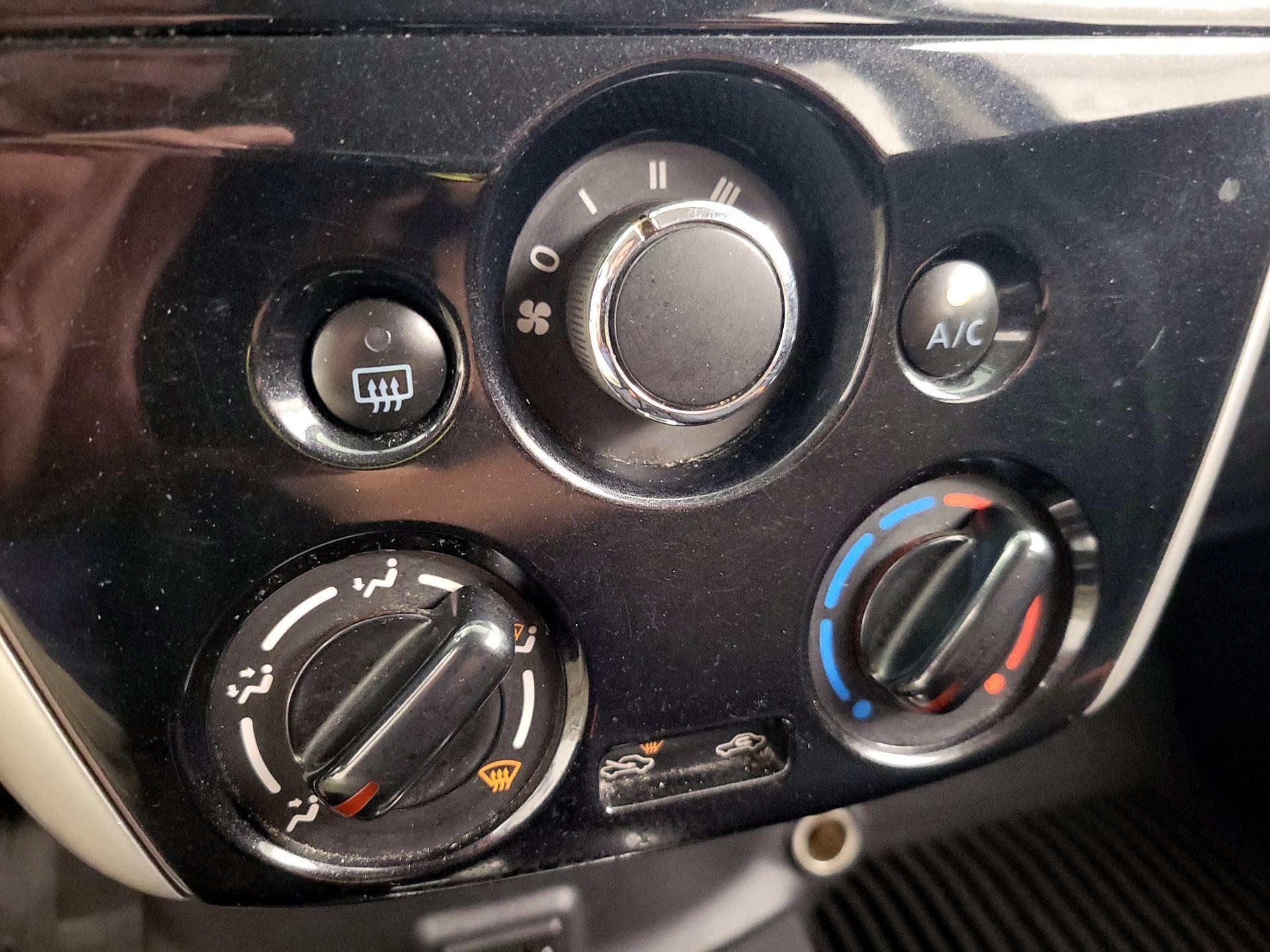 Thumbnail: 2017 Nissan Versa Note - 16