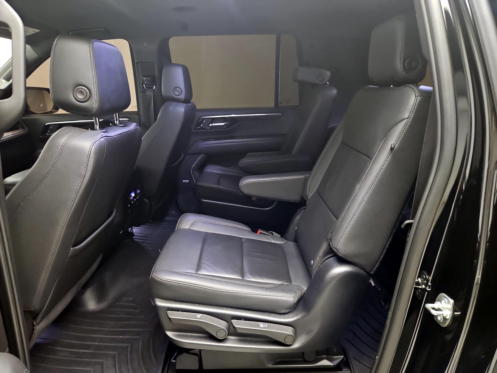 Thumbnail: 2025 Chevrolet Suburban - 17