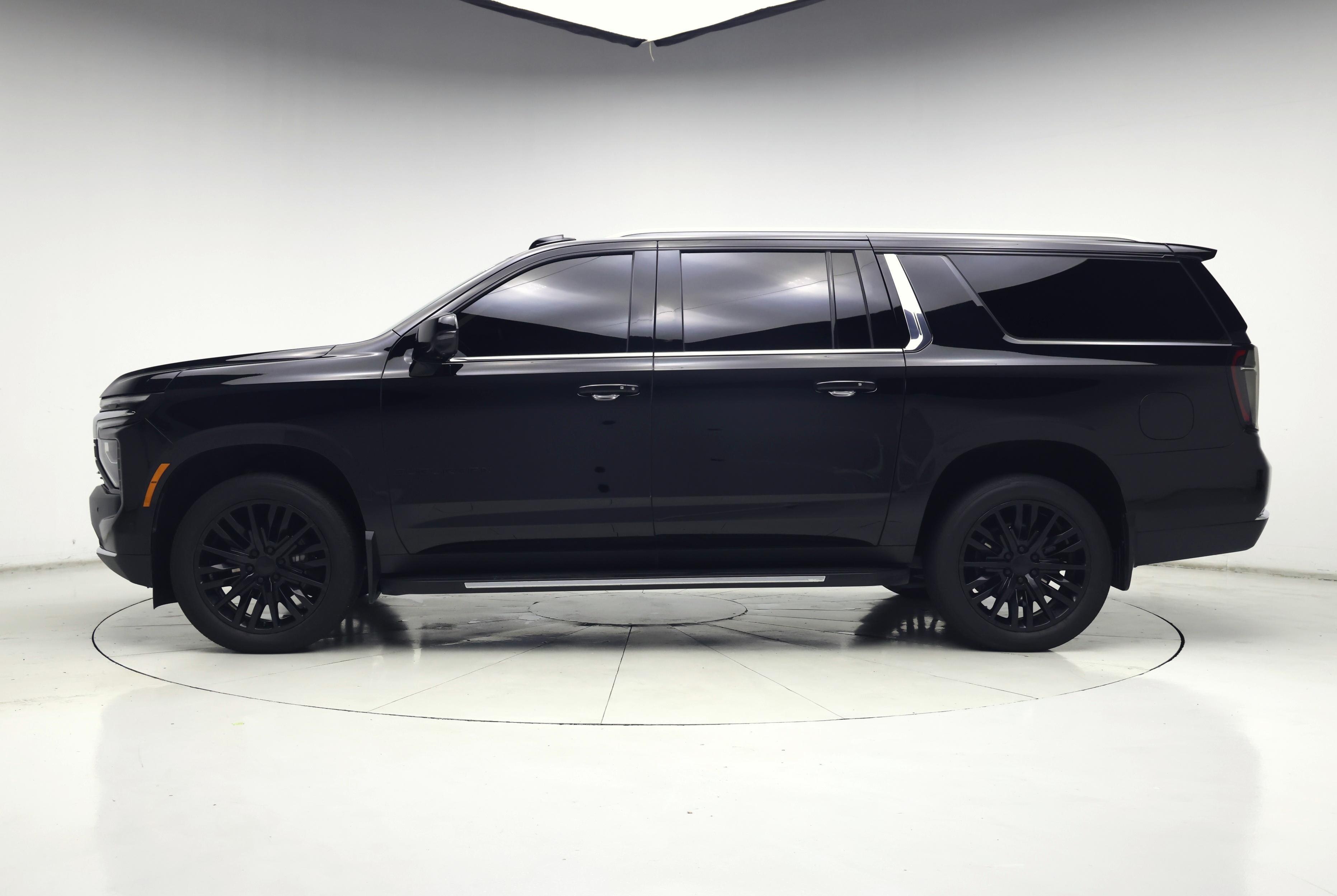 Thumbnail: 2025 Chevrolet Suburban - 3