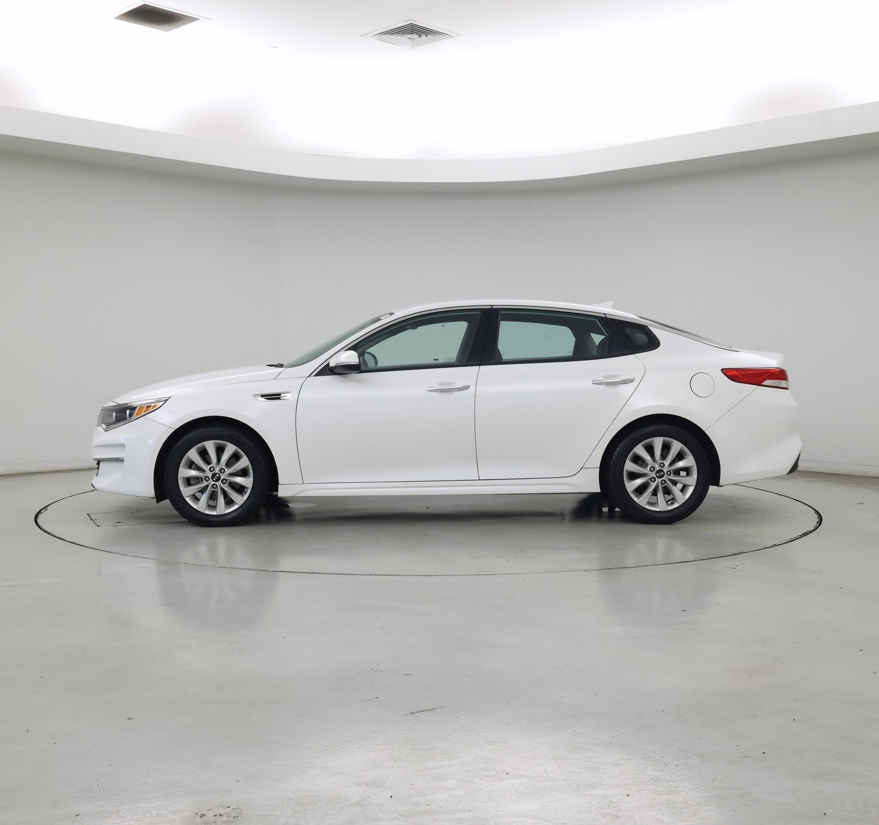 Thumbnail: 2016 Kia Optima - 3