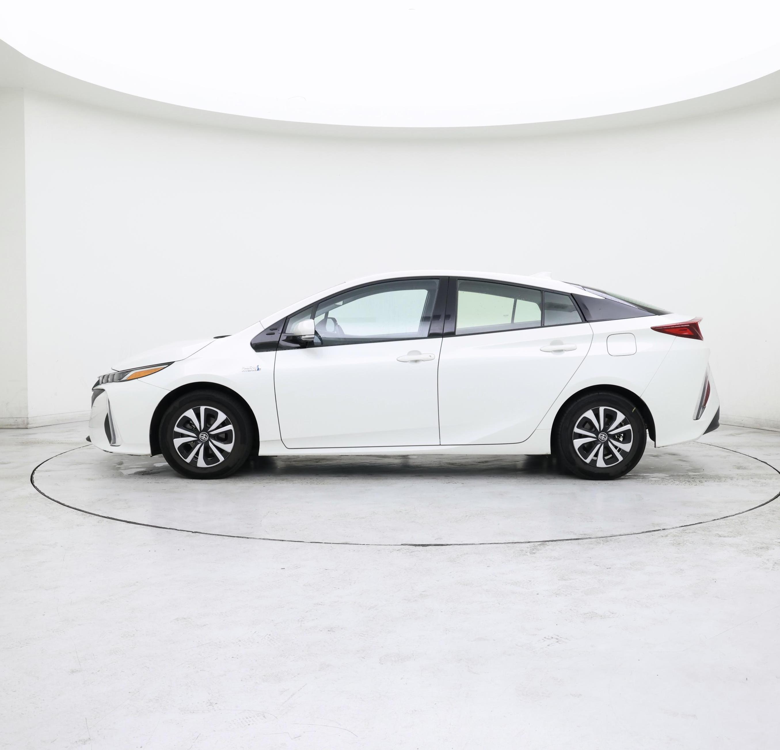 Thumbnail: 2017 Toyota Prius Prime - 3
