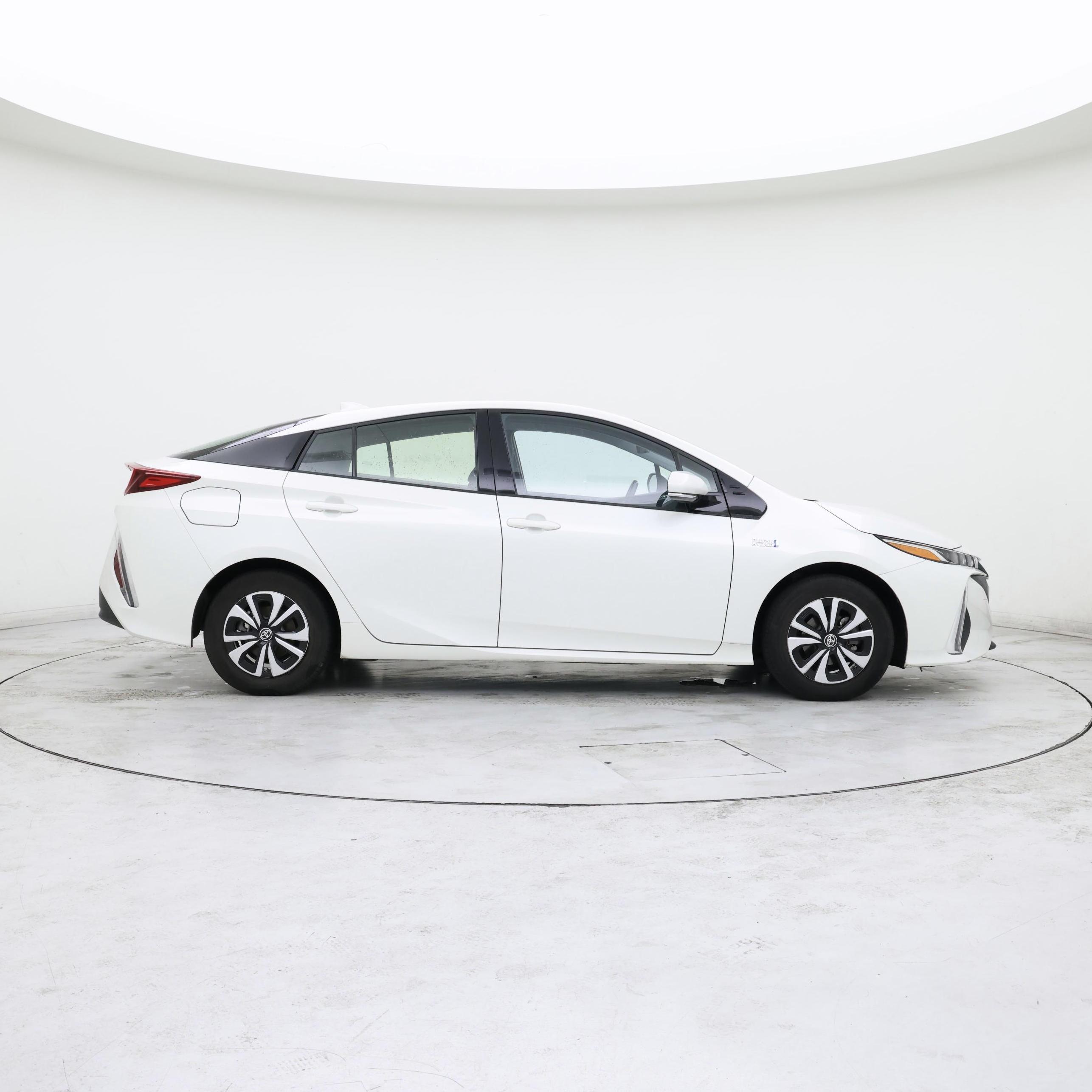 Thumbnail: 2017 Toyota Prius Prime - 7