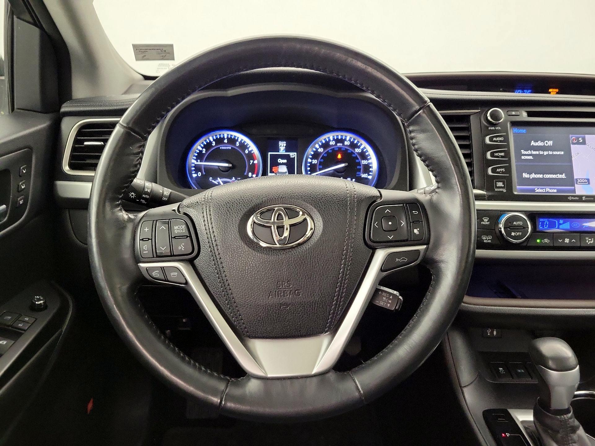 Thumbnail: 2015 Toyota Highlander - 10