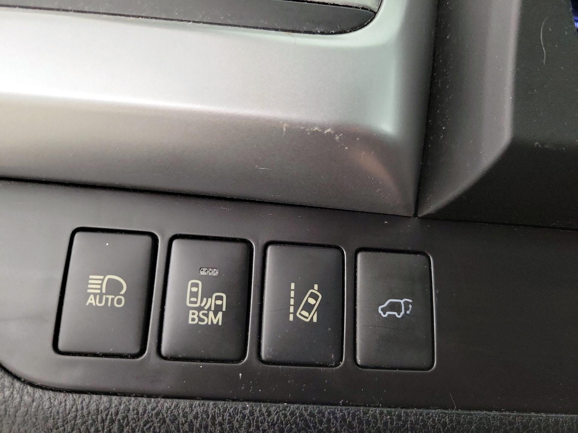 Thumbnail: 2015 Toyota Highlander - 13