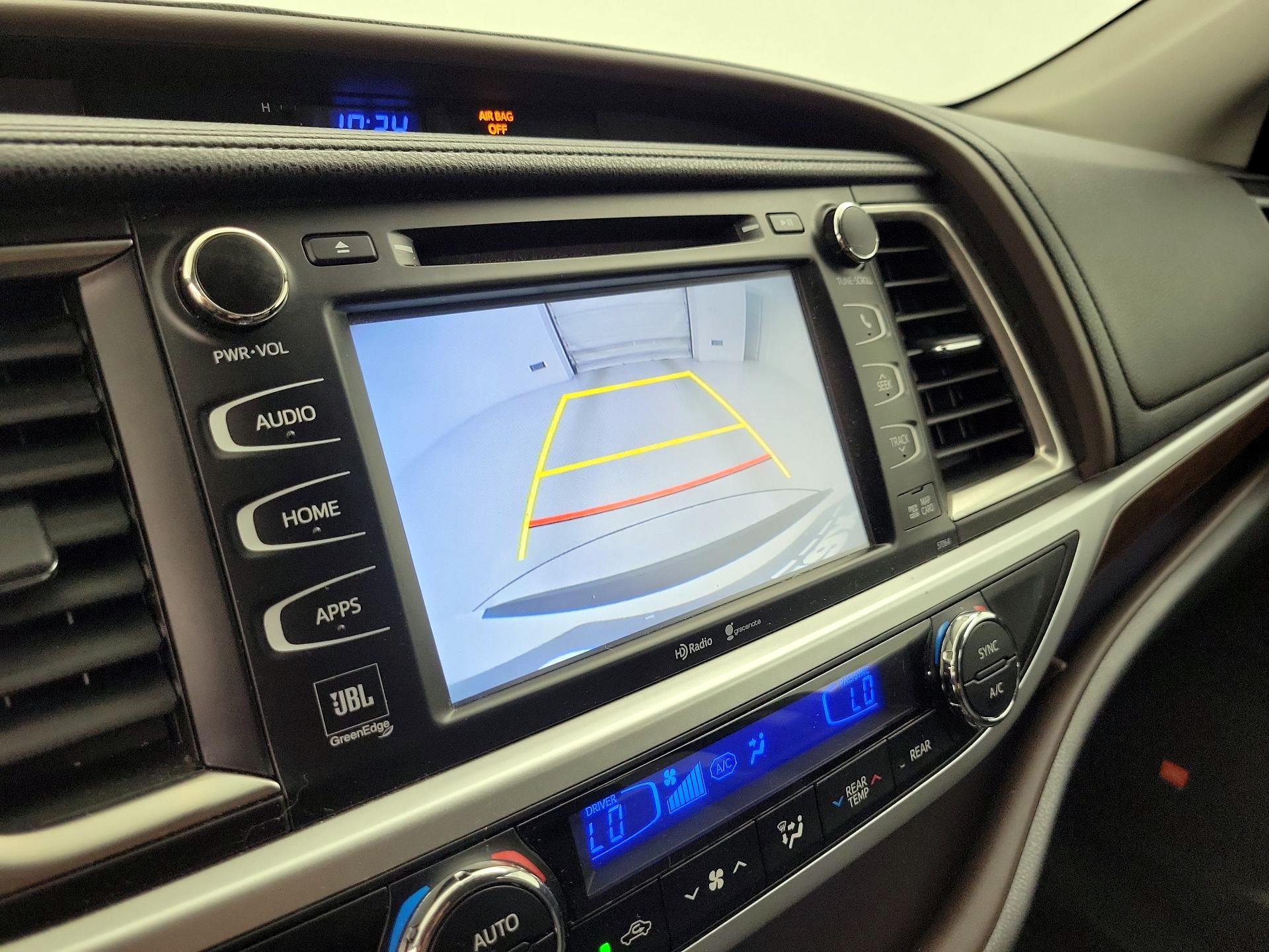 Thumbnail: 2015 Toyota Highlander - 15
