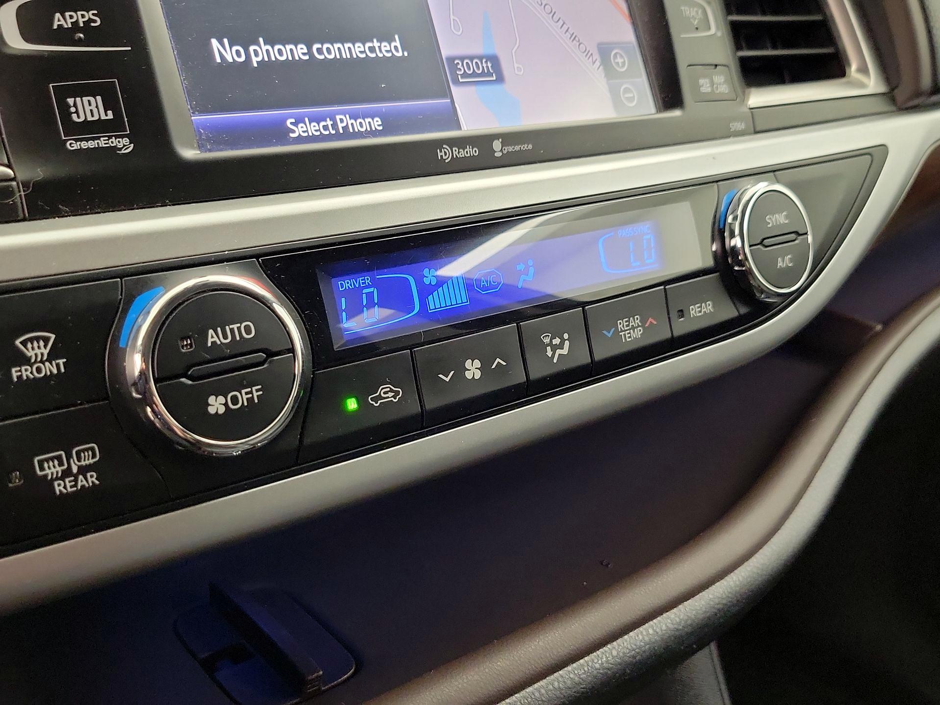 Thumbnail: 2015 Toyota Highlander - 17