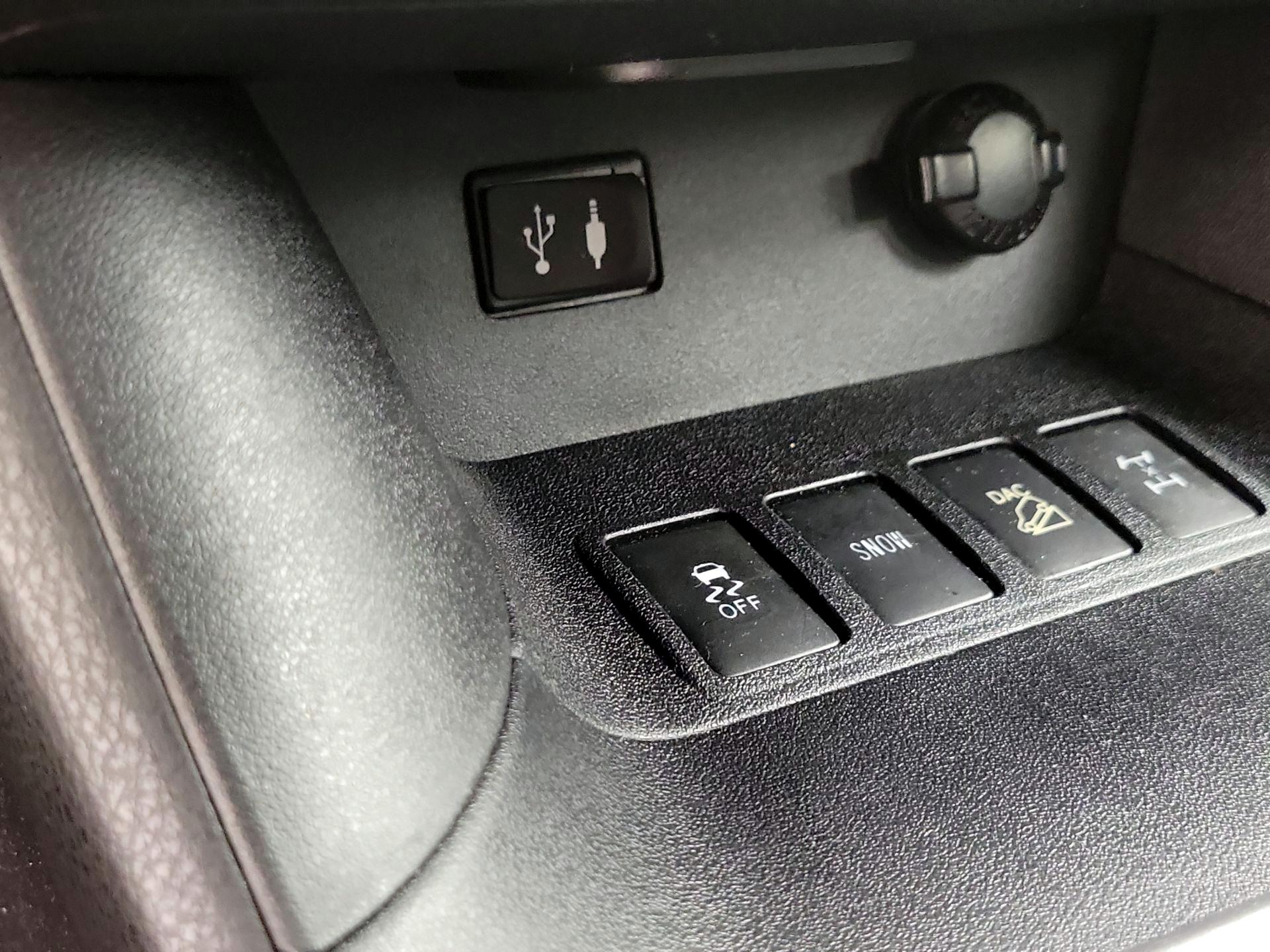 Thumbnail: 2015 Toyota Highlander - 19