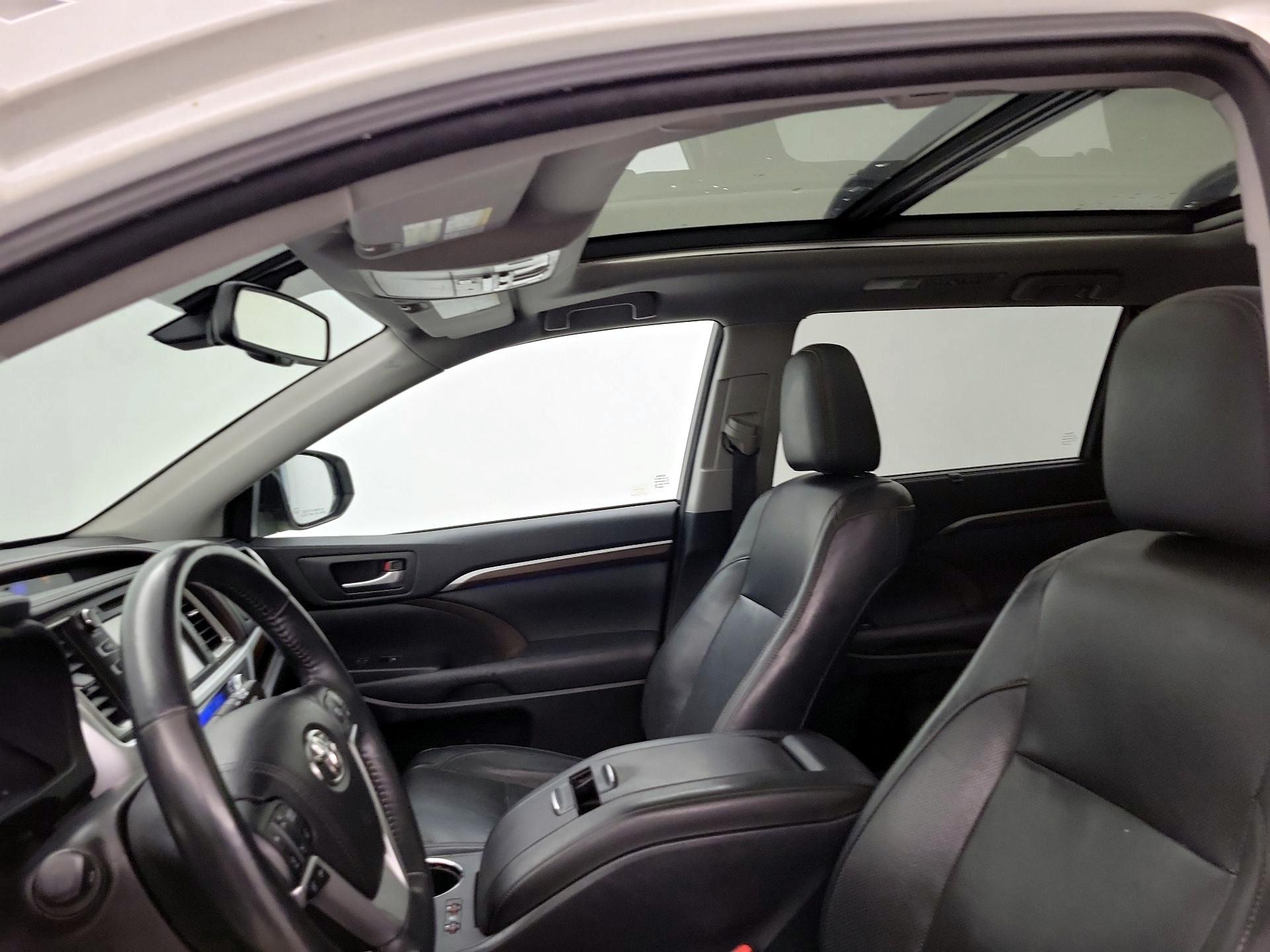 Thumbnail: 2015 Toyota Highlander - 20