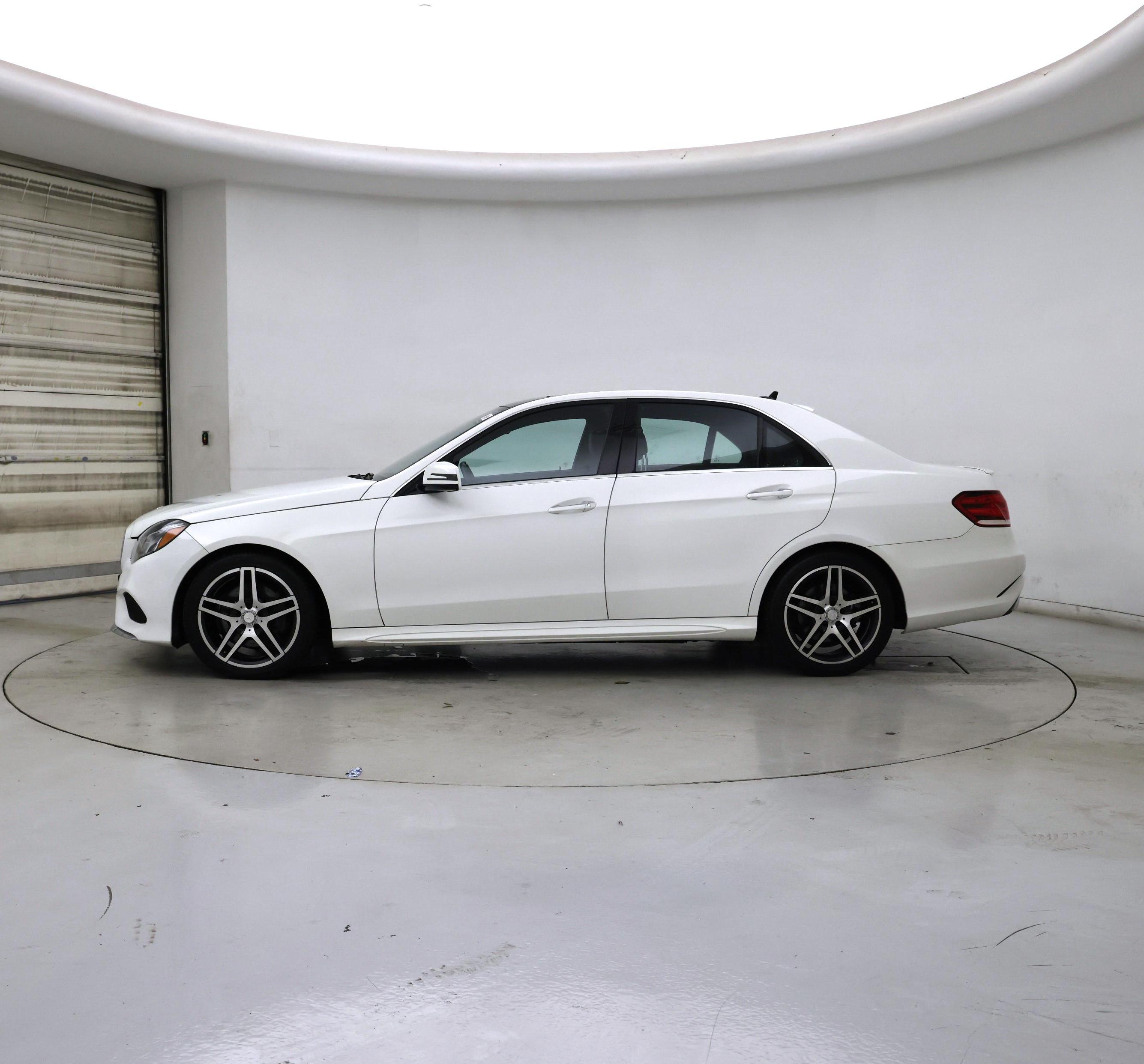 Thumbnail: 2016 Mercedes-Benz E-Class - 3