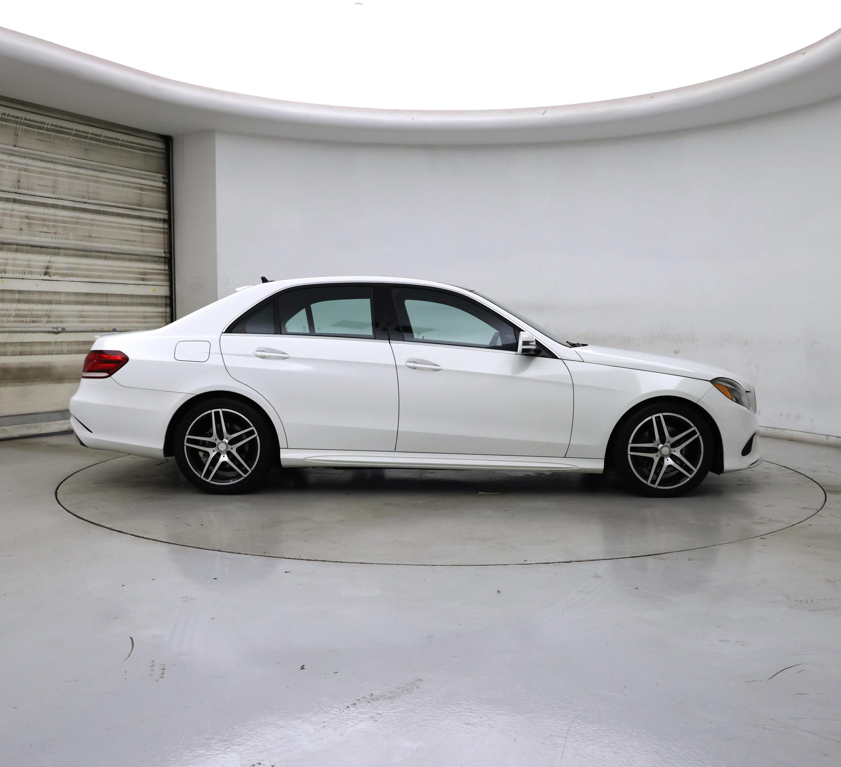 Thumbnail: 2016 Mercedes-Benz E-Class - 7