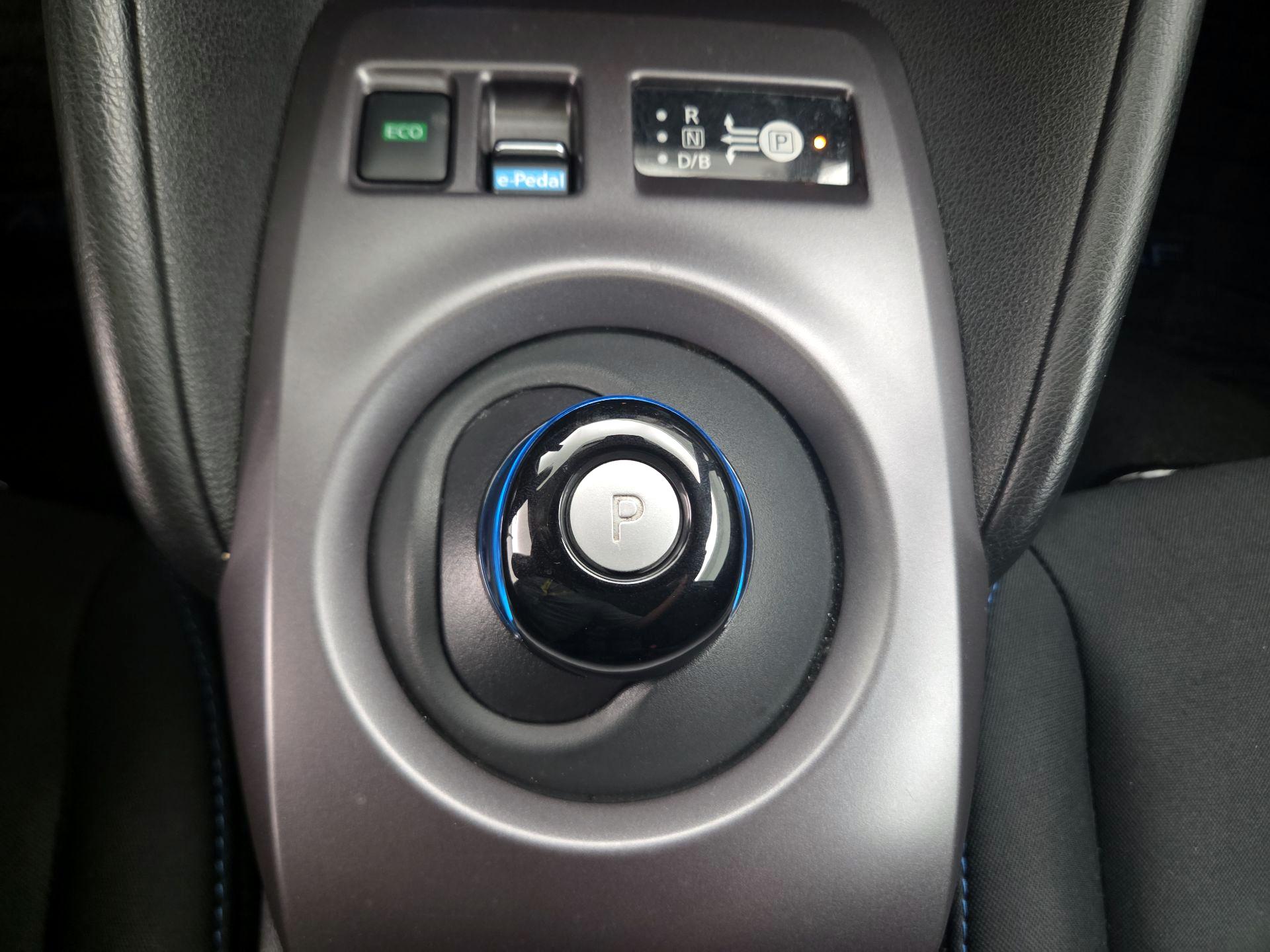 Thumbnail: 2022 Nissan Leaf - 17