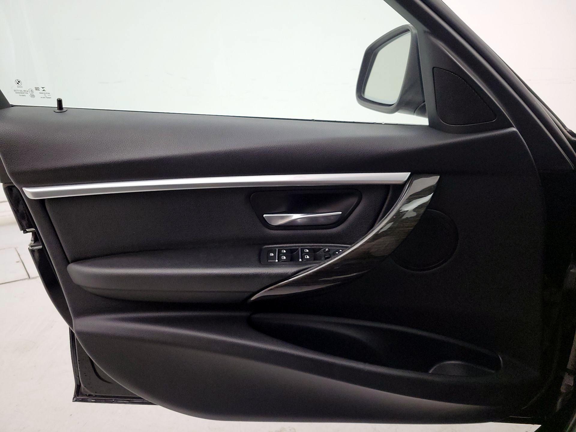 Thumbnail: 2018 BMW 3 Series - 12