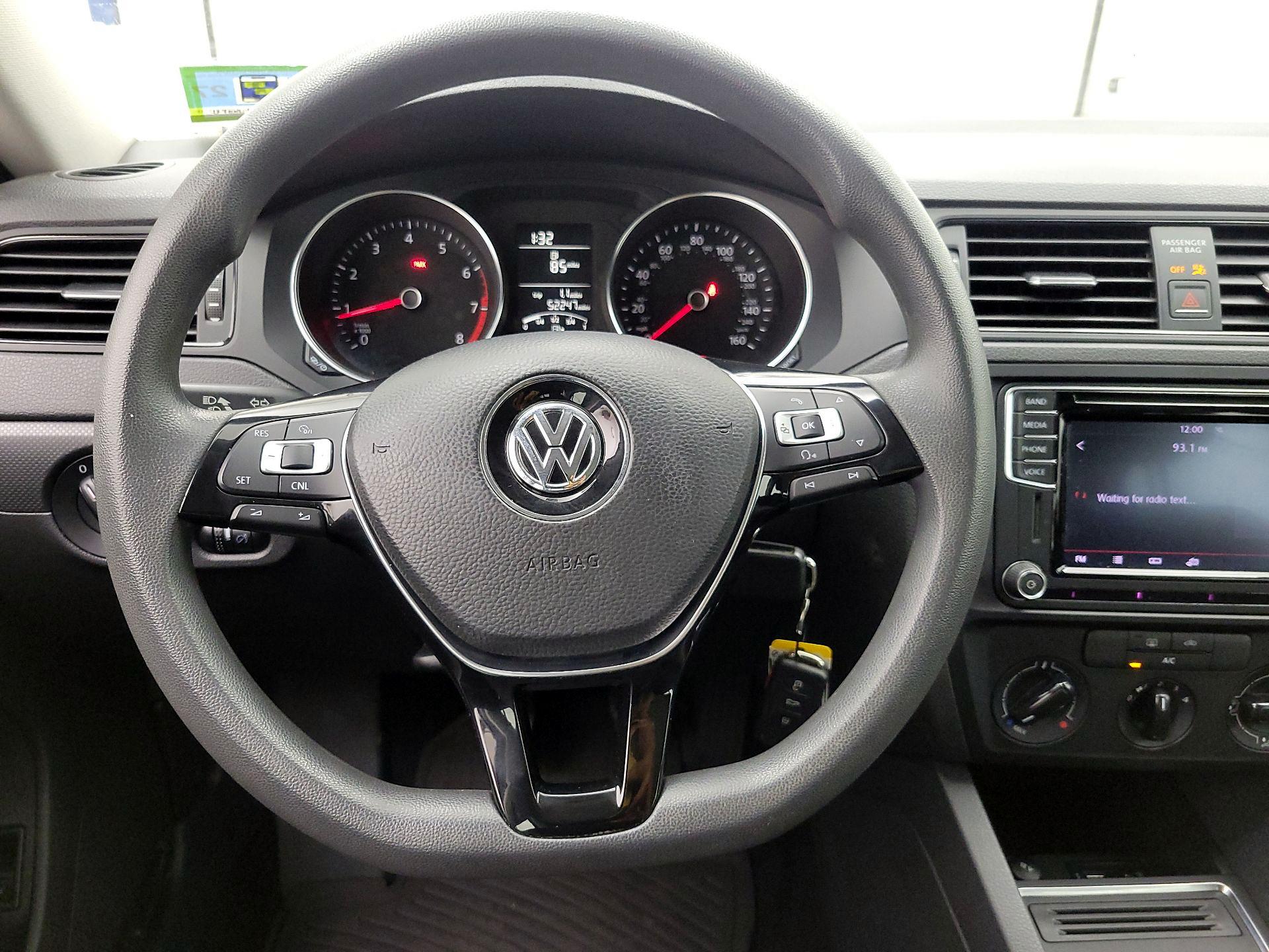 Thumbnail: 2016 Volkswagen Jetta - 10
