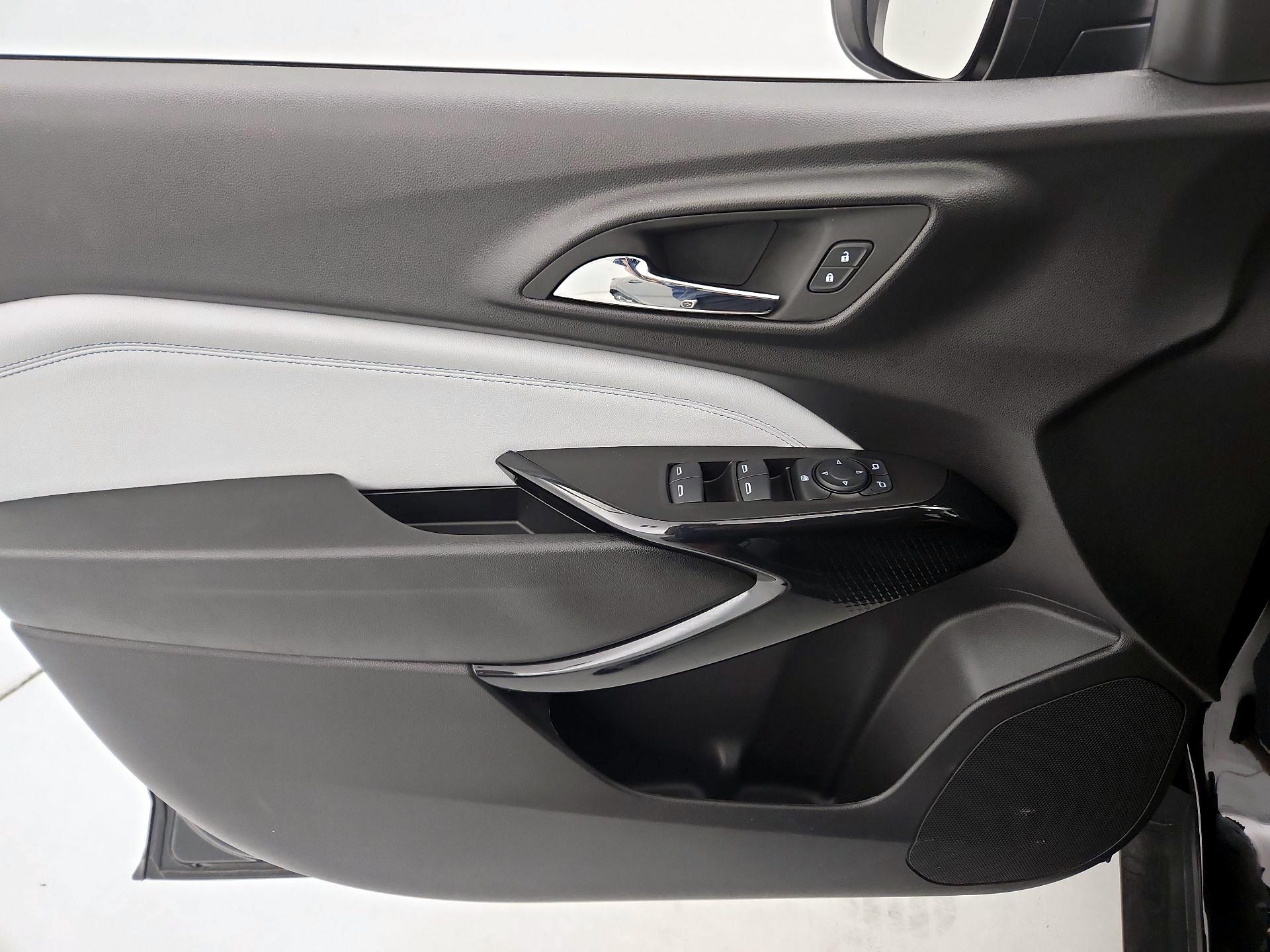Thumbnail: 2026 Chevrolet Trax - 12