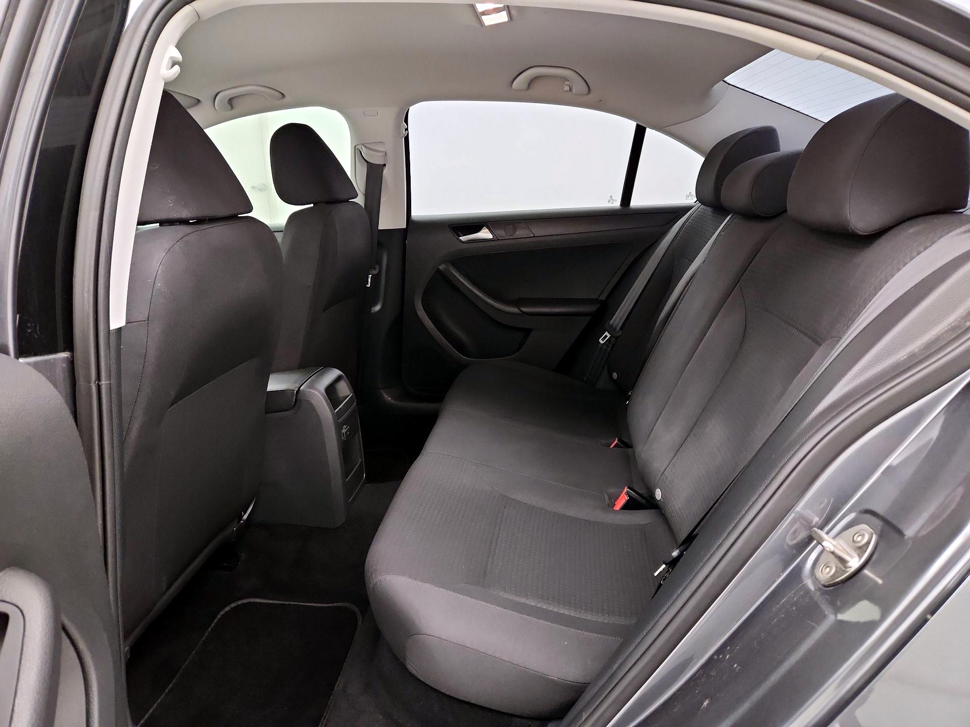 Thumbnail: 2016 Volkswagen Jetta - 17