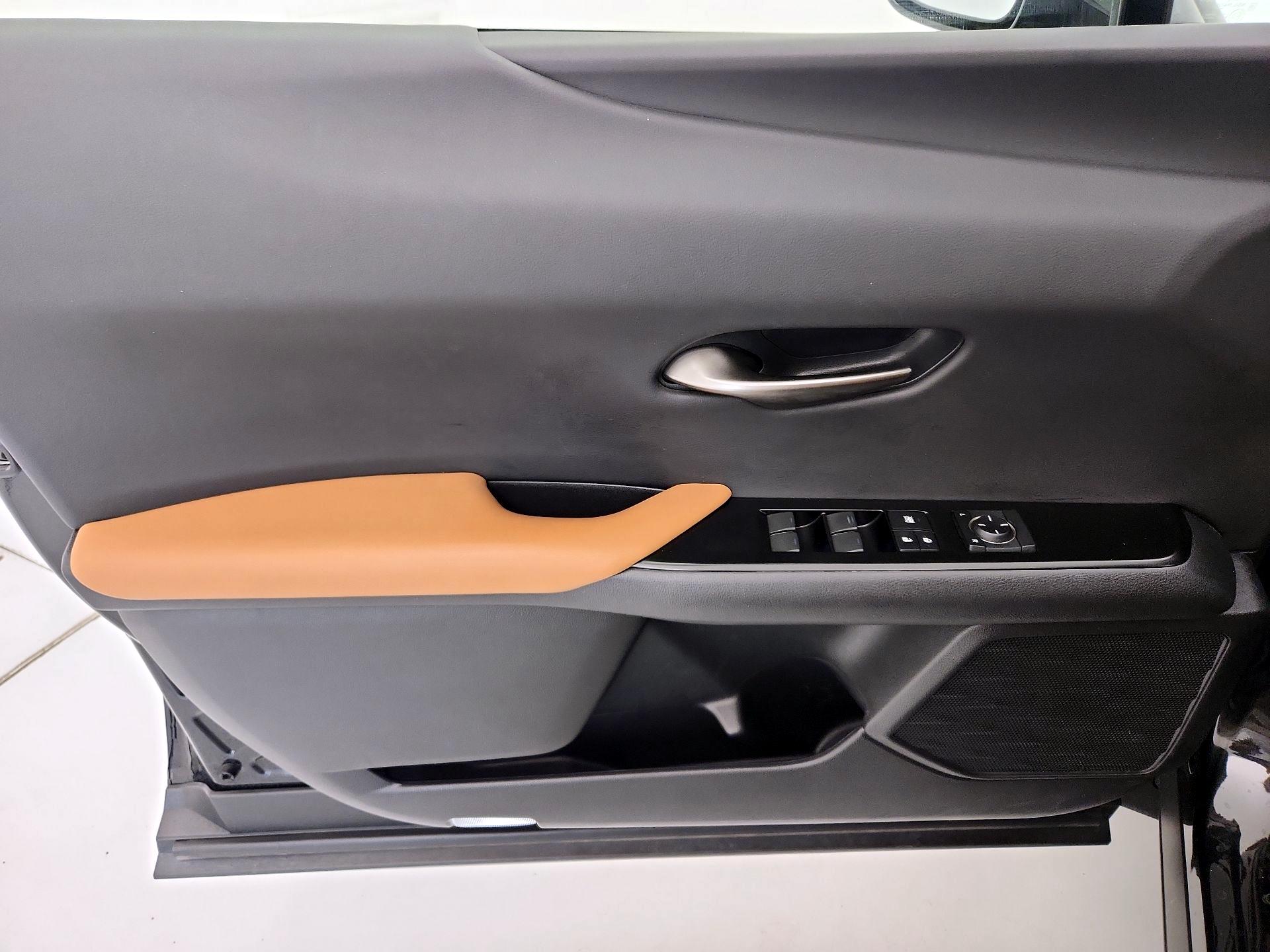 Thumbnail: 2021 Lexus UX - 12