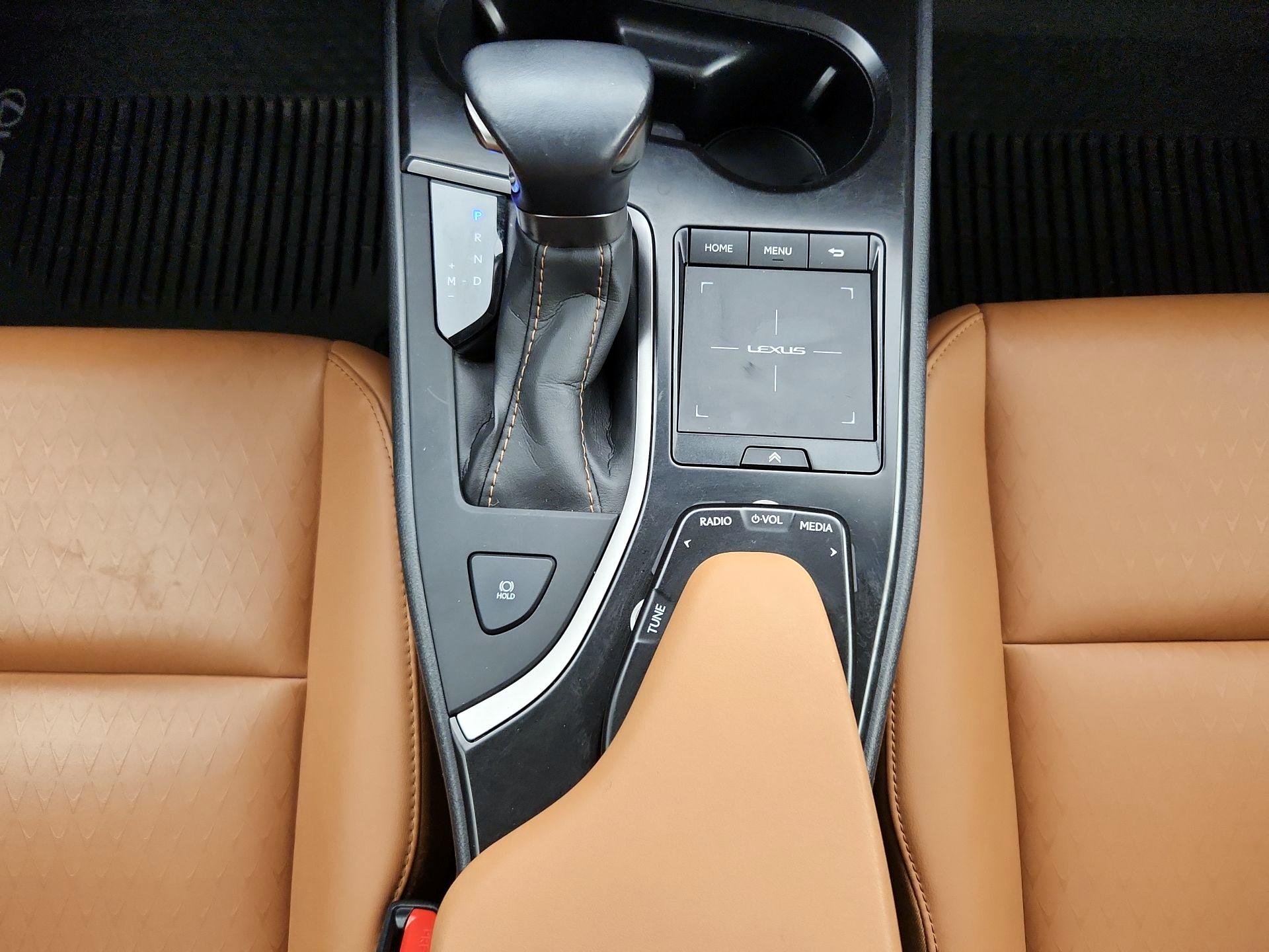 Thumbnail: 2021 Lexus UX - 17