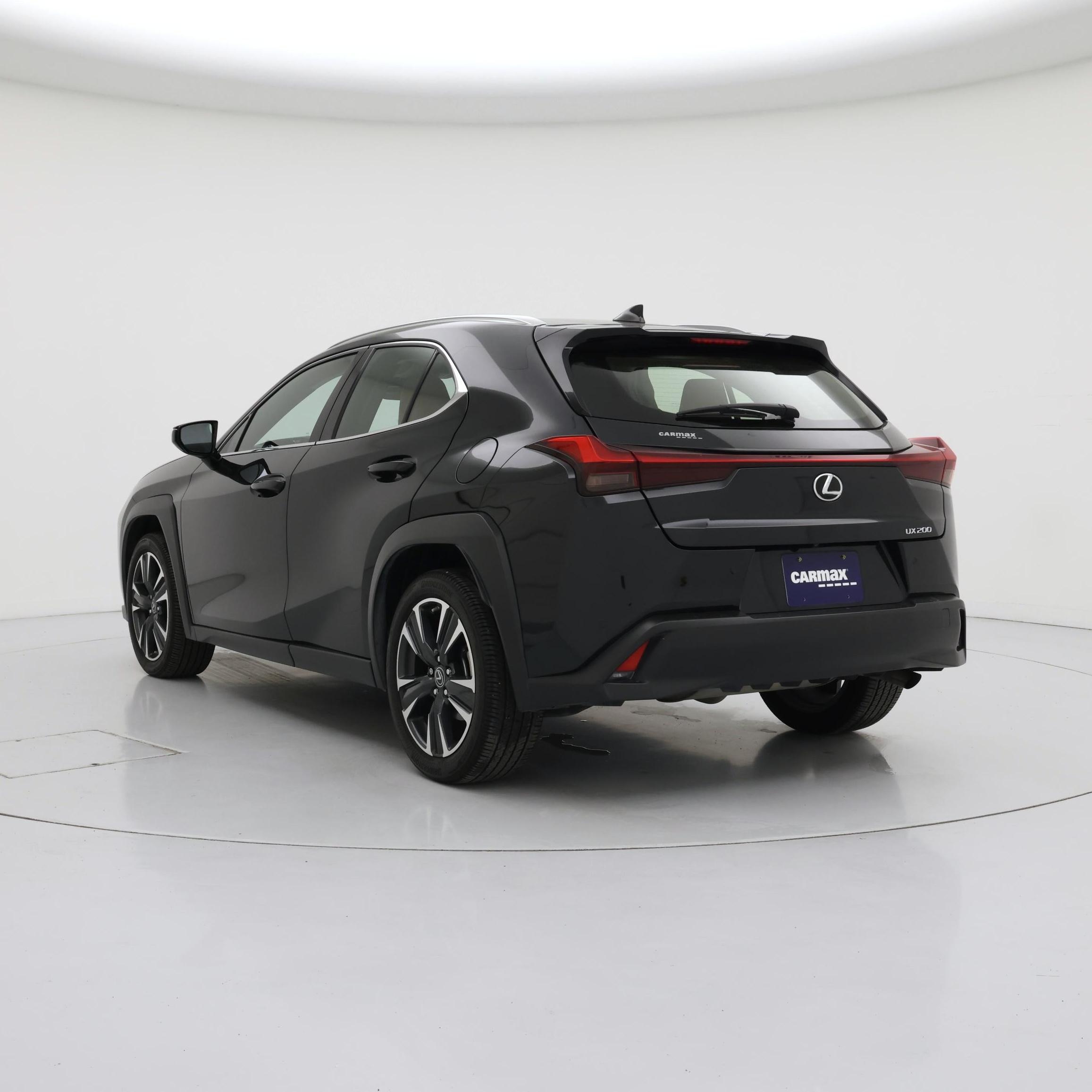Thumbnail: 2021 Lexus UX - 2