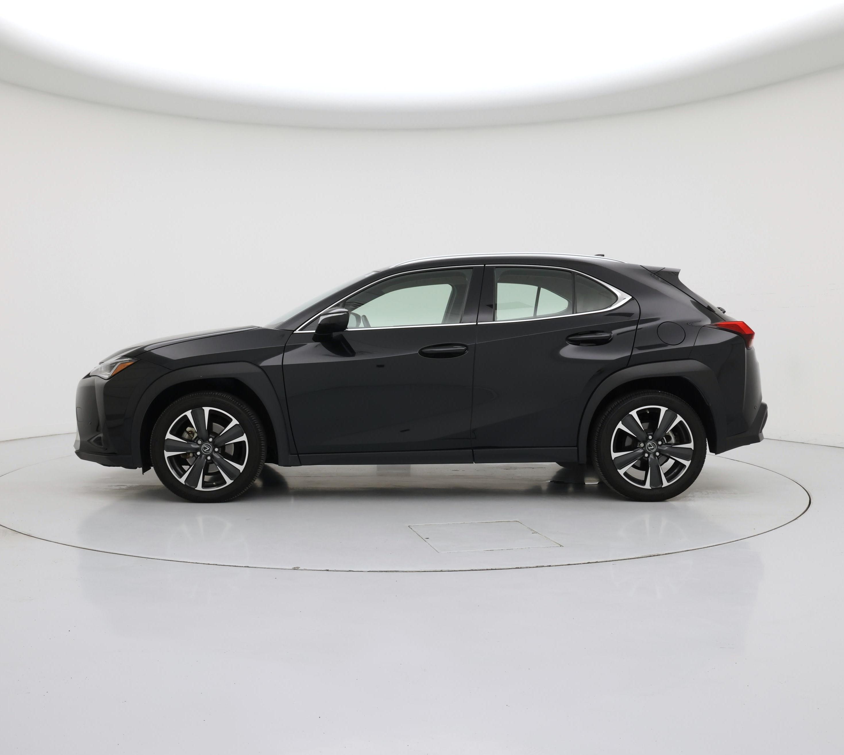 Thumbnail: 2021 Lexus UX - 3